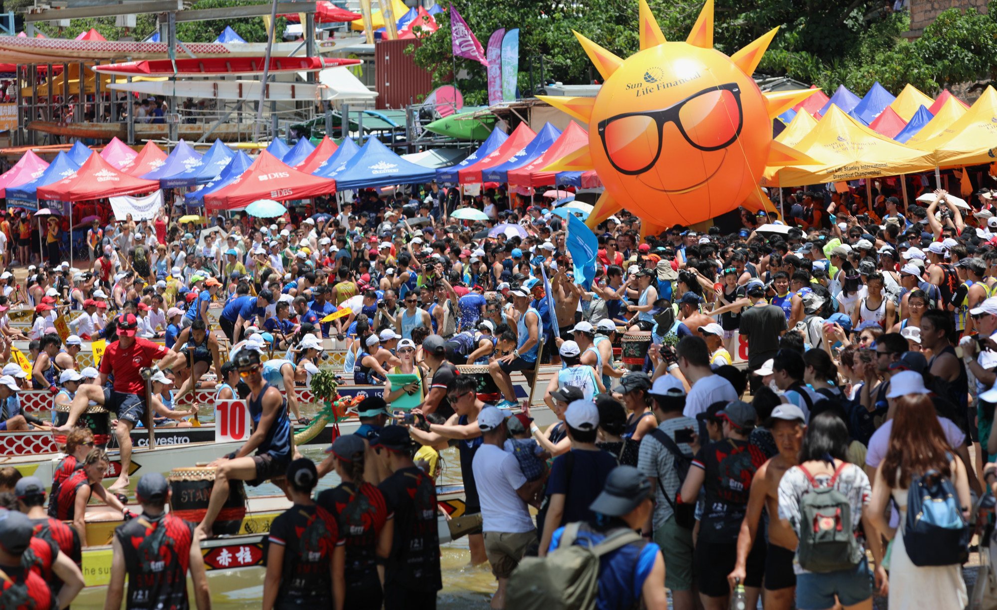 Return of the dragon: Hong Kong welcomes back drum beats and crowds for  Dragon Boat Festival, but race turnout still below pre-pandemic levels