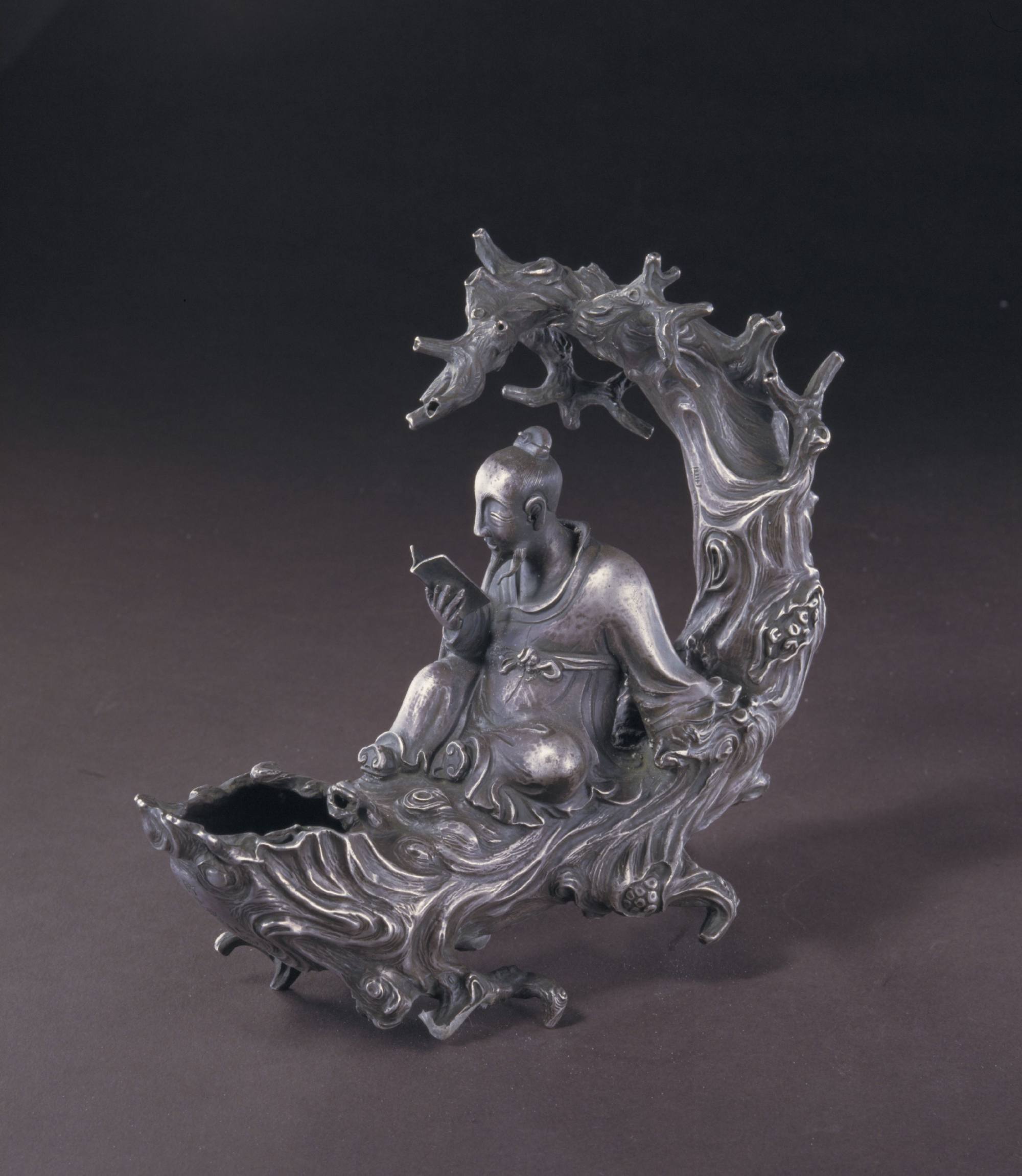 Over 900 Chinese antiques, art pieces to be displayed in Hong Kong