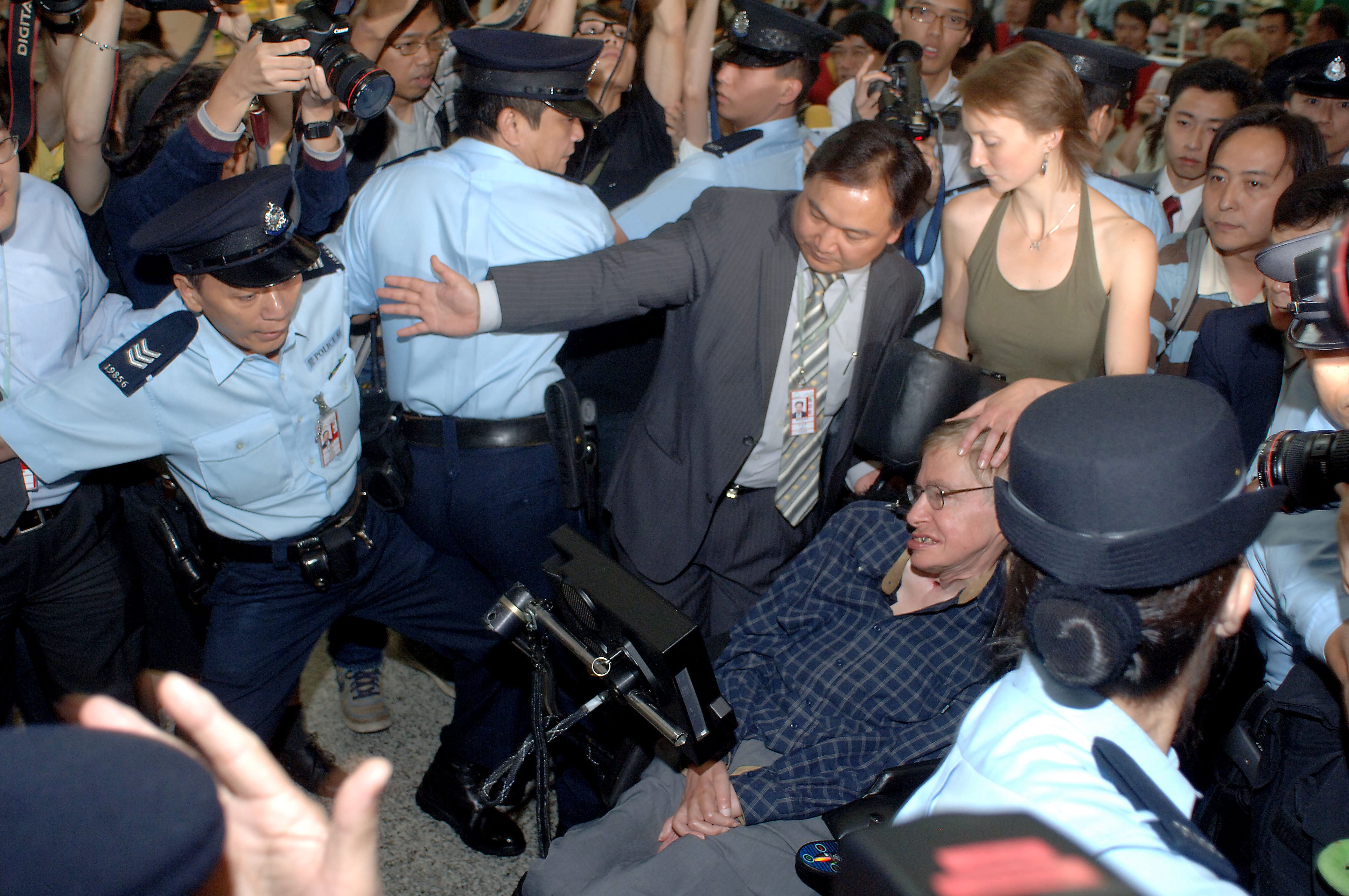 When Stephen Hawking visited Hong Kong to give a lecture in 2006, he was mobbed at Hong Kong International Airport. Photo: SCMP