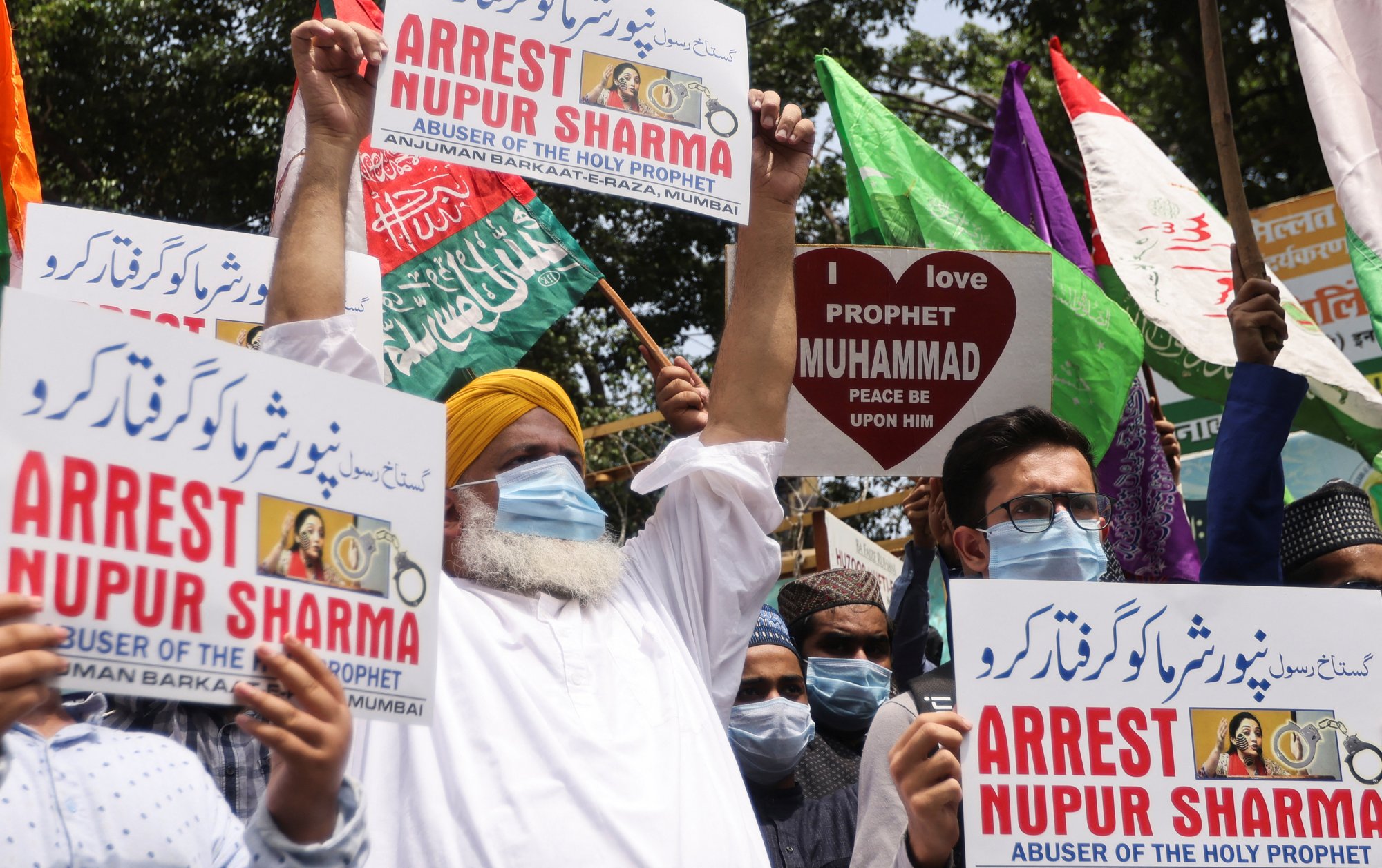 People holding placards in Mumbai, India shout slogans demanding the arrest of Bharatiya Janata Party (BJP) member Nupur Sharma. Photo: Reuters