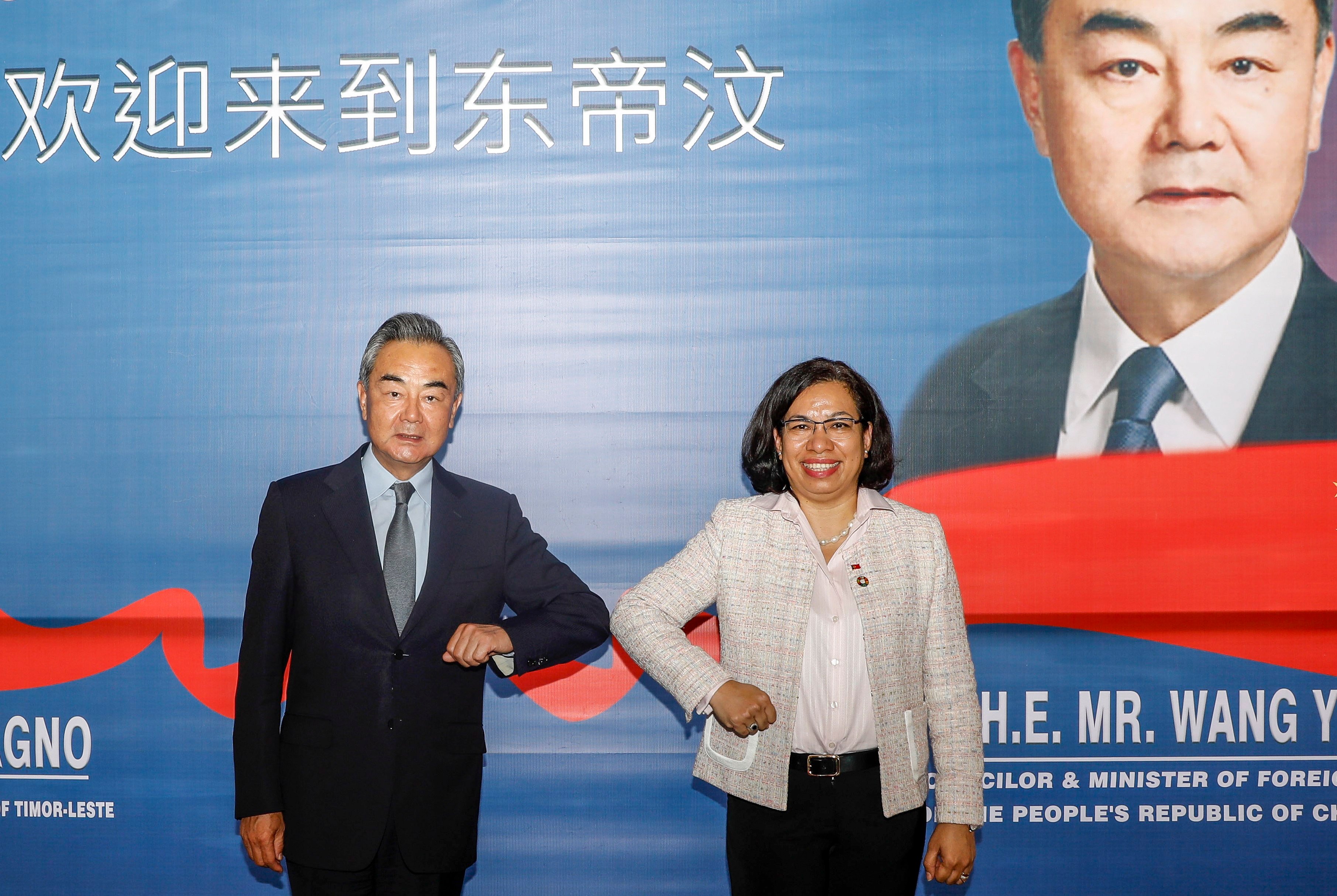 Chinese Foreign Minister Wang Yi (L) poses for a photo with East Timor’s Foreign Minister Adaljiza Xavier Magno in Dili, East Timor.  Photo: EPA-EFE