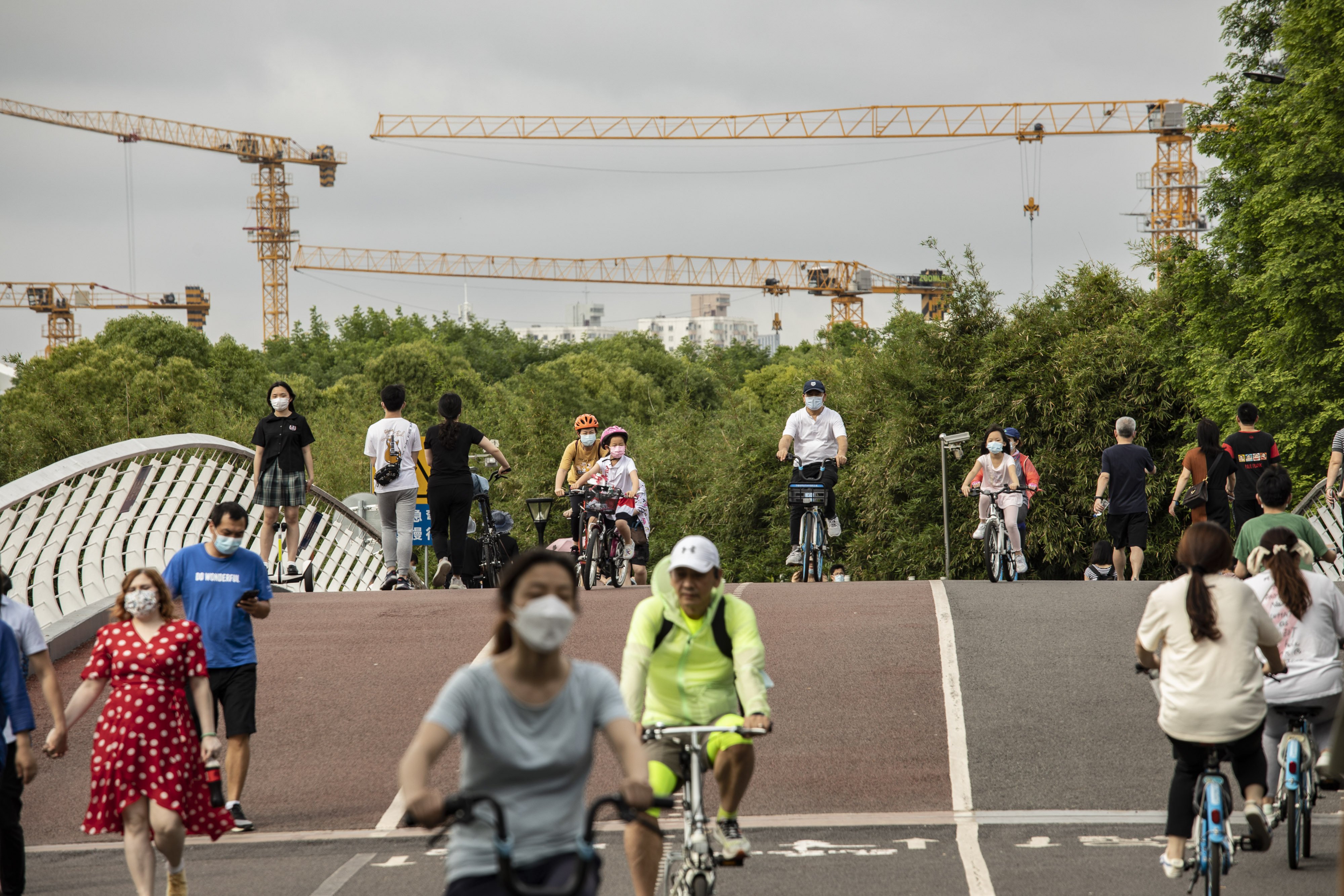 Families ride through a riverside park in Shanghai on June 4, days after the financial powerhouse came out of a two-month lockdown. Photo: Bloomberg