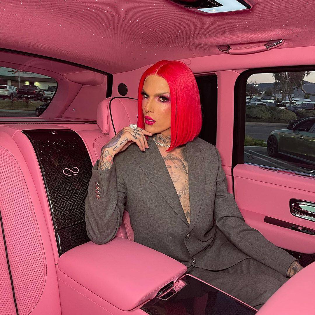 Jeffree Star gets to live out all his pink fantasies thanks to his impressive net worth. Photo: @jeffreestar/Instagram