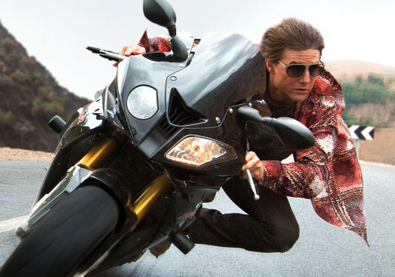 tom cruise motorcycle top gun