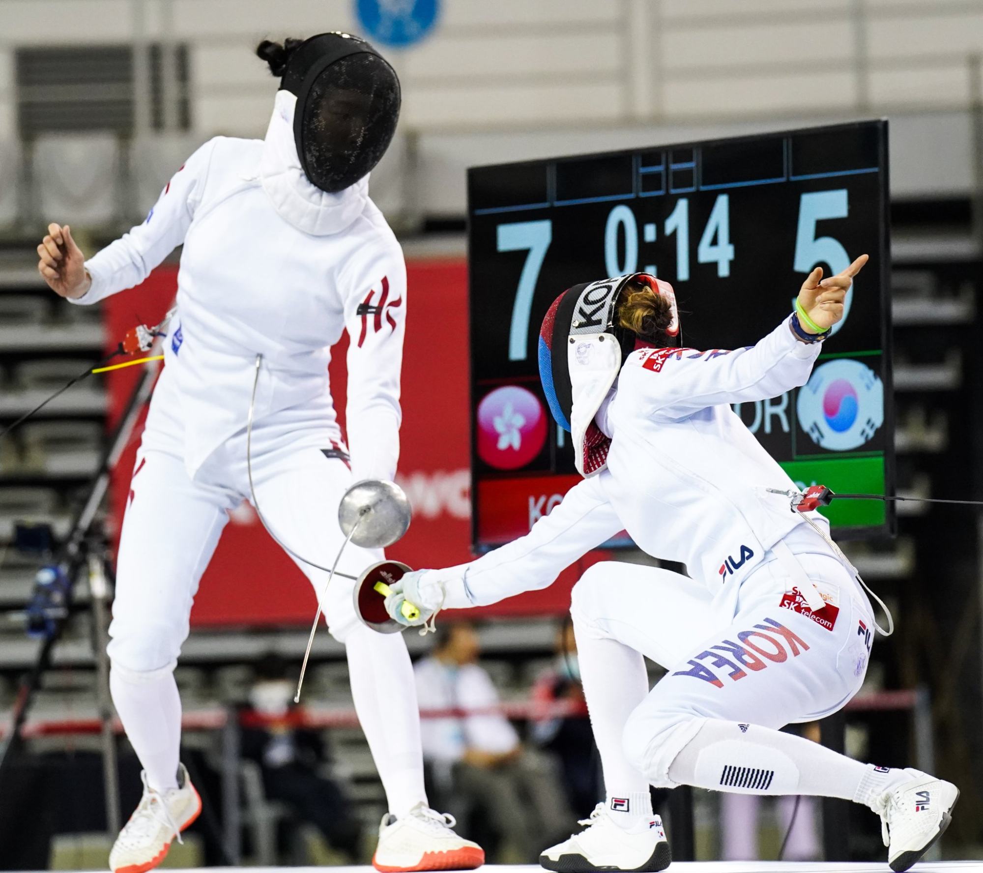 Fencing World Cup Fujairah: South Korea's Sera Song strikes back at Hong  Kong's Vivian Kong with sudden-death épée win