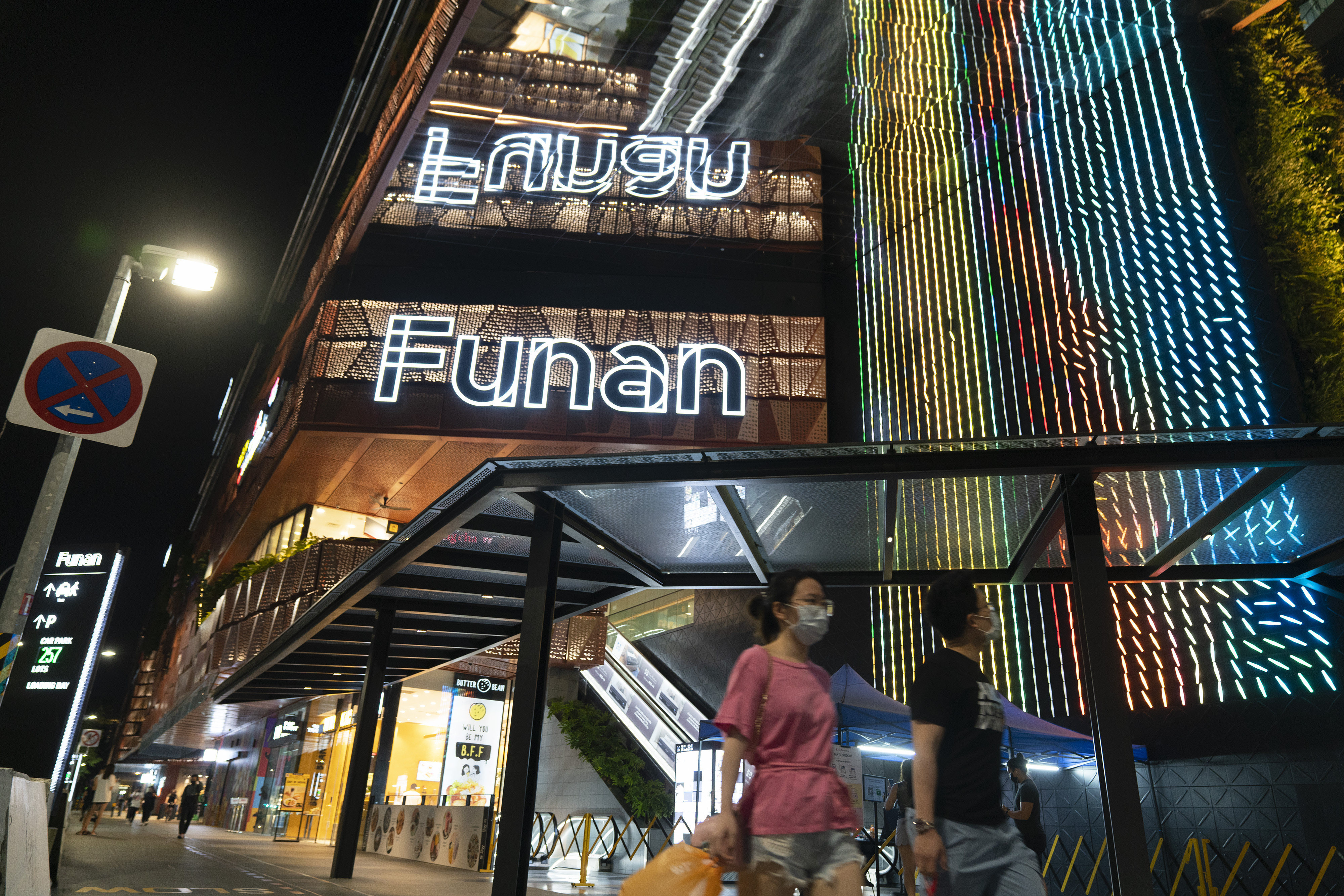Pedestrians walk past a shopping mall in Singapore on June 6, 2021. Digital lending is expected to reach US$92 billion in transactions in Southeast Asia alone by 2025. Photo: Bloomberg