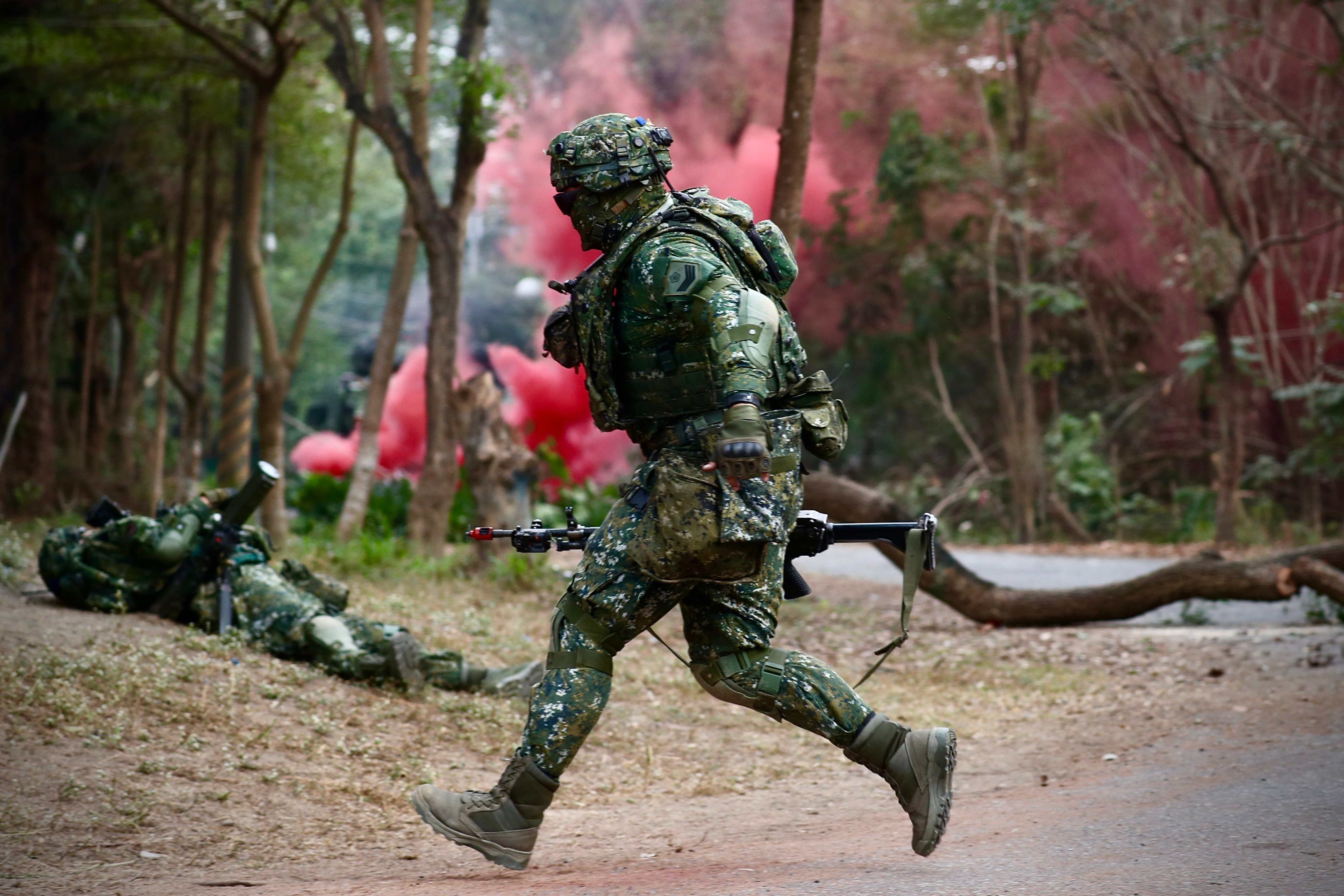 Taiwanese military react during an urban warfare drill in Kaohsiung, Taiwan, on January 6. Photo: EPA-EFE