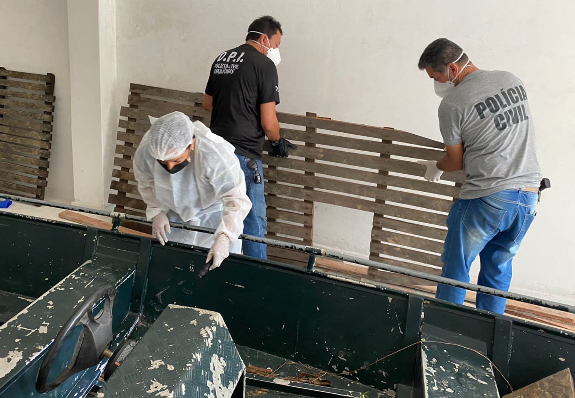 Forensics experts examine a boat after the disappearance of British journalist Dom Philipps and Brazilian indigenous expert Bruno Pereira. Photo: Brazilian federal police via AFP