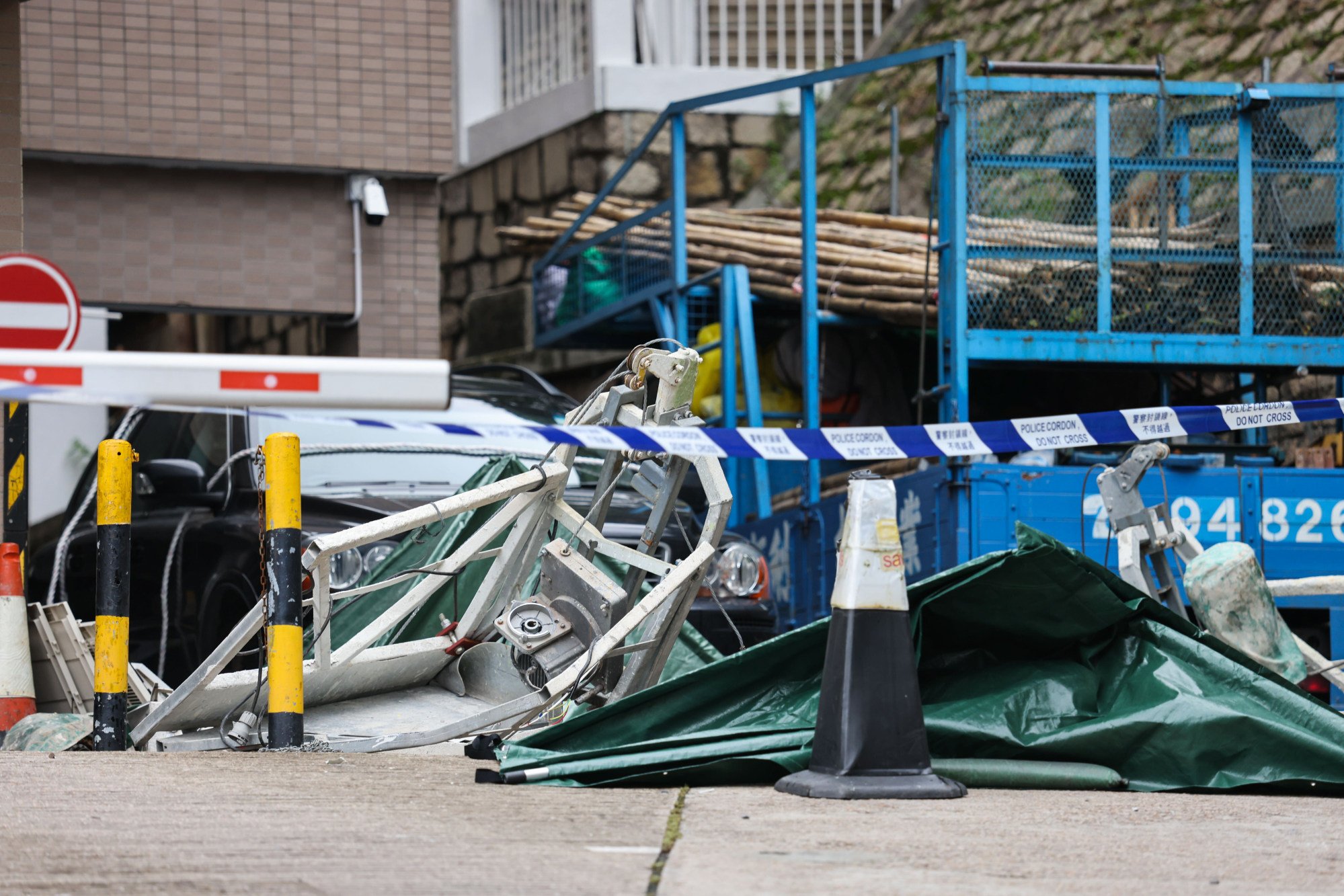 The gondola broke into at least two pieces. Photo: Nora Tam