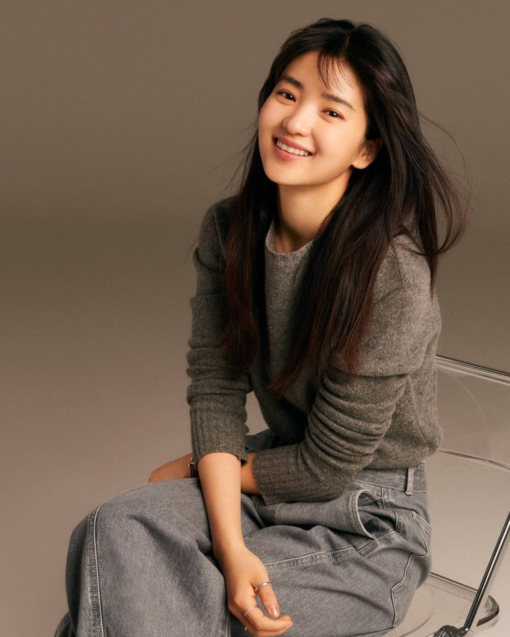 Actress Go Min Si's photoshoot revealed