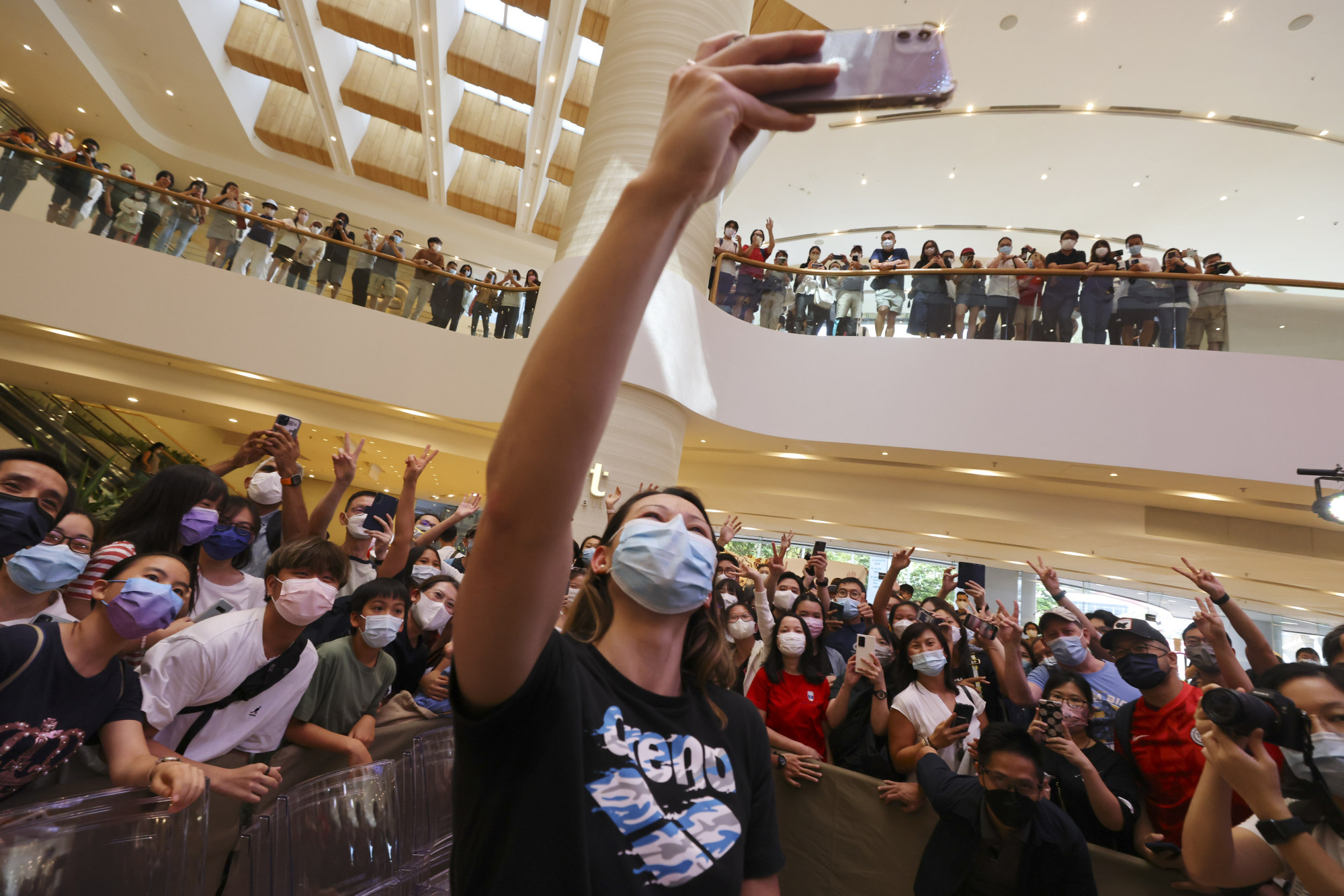 Double Olympics silver medallist Siobhan Haughey takes a selfie in front of fans at Pacific Place in Hong Kong after returning from Tokyo. Photo: Dickson Lee