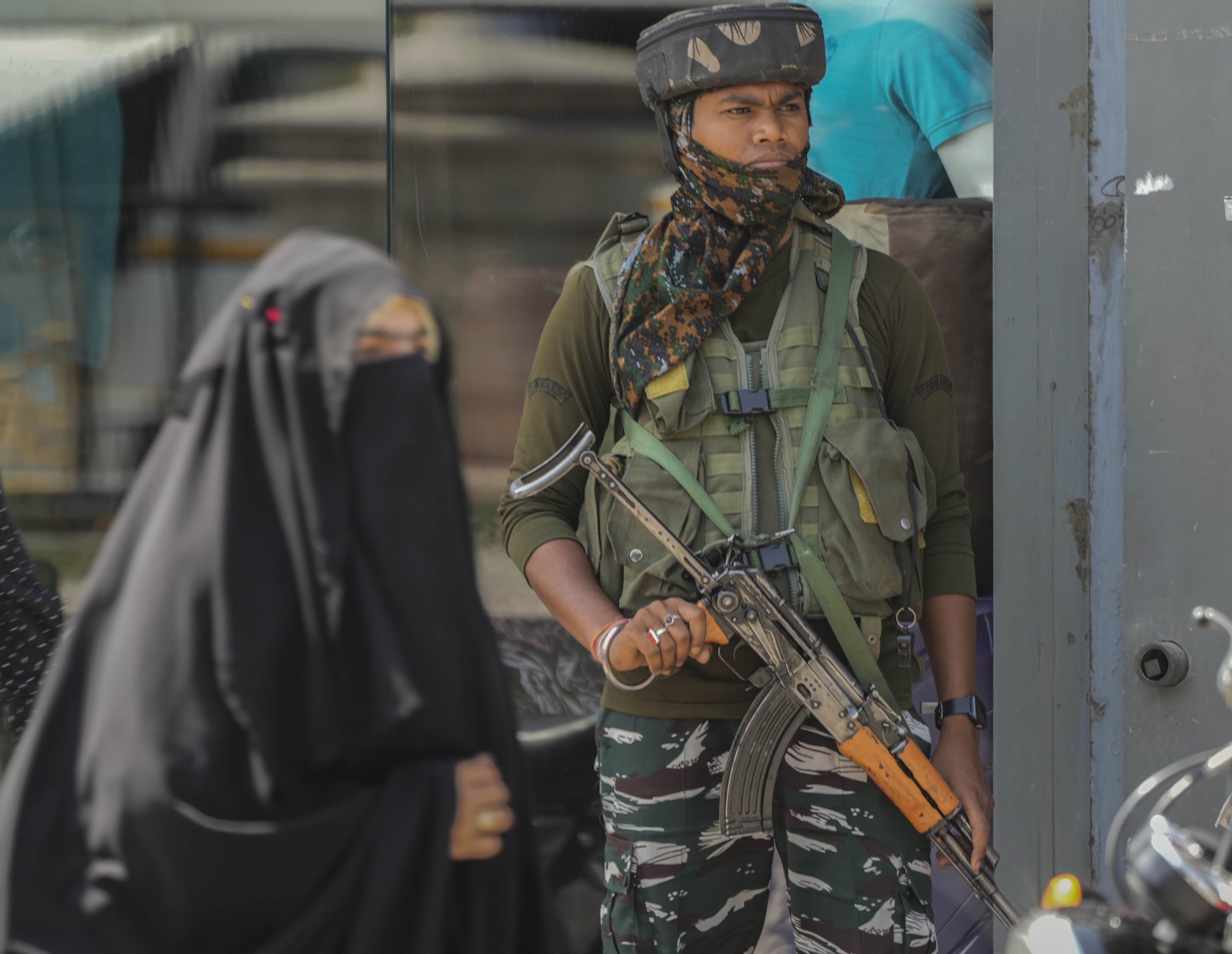 An Indian paramilitary soldier stands guard at a market in Srinagar, Indian controlled Kashmir. Photo: AP 