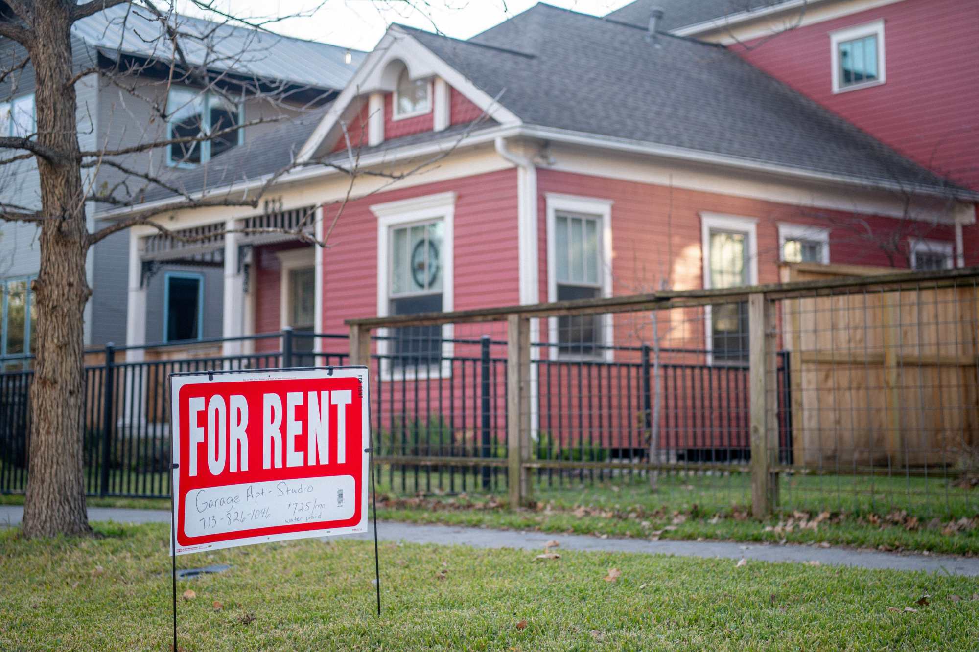 A “for rent” sign in Houston, Texas, on February 7. Since March 2020, the estimated median rent for new leases has risen by double digits in several Texas cities. The surge in home prices has meant more people are now looking to rent. Photo: AFP