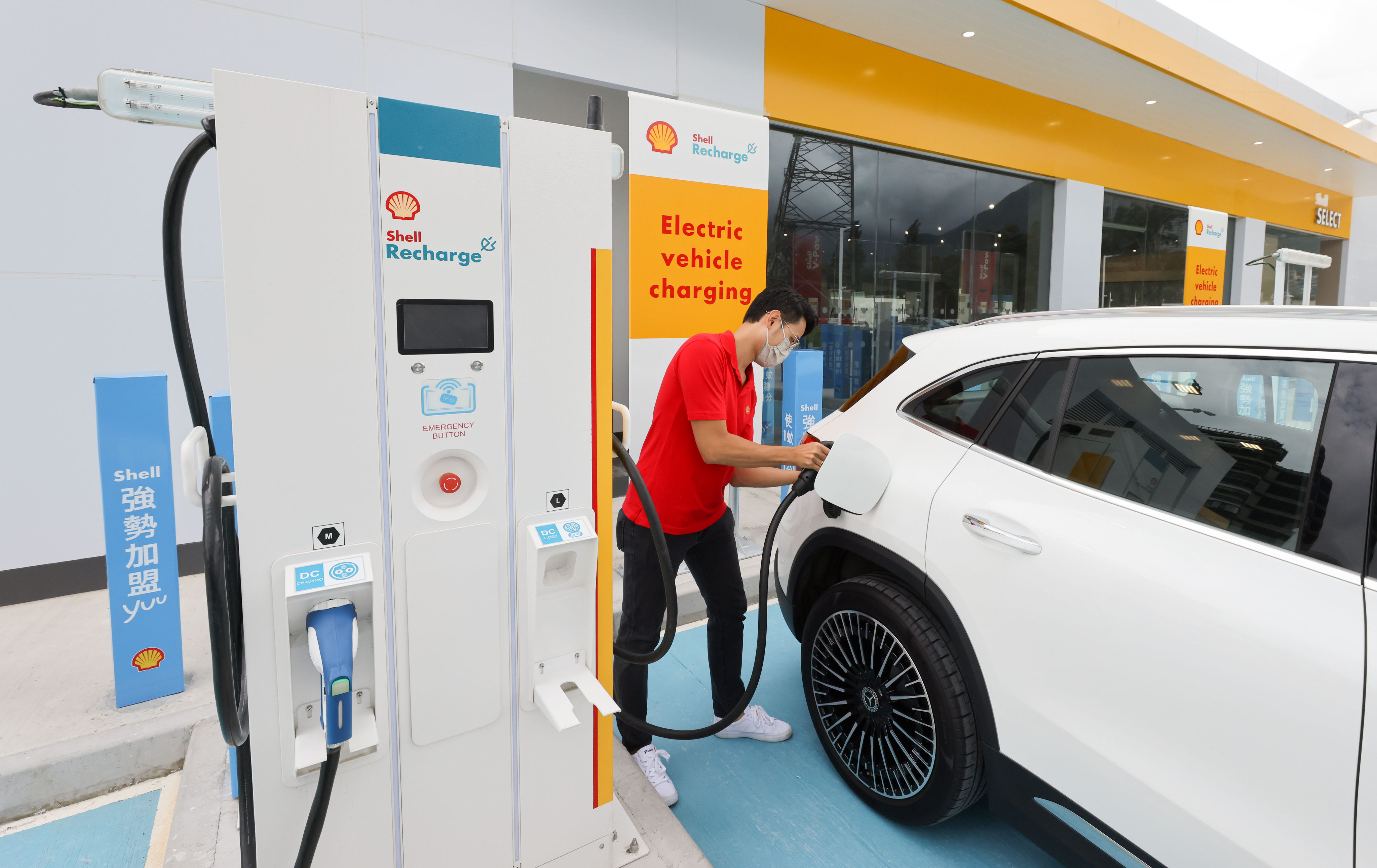 Hong Kong needs to inject greater urgency into efforts to develop electric-vehicle (EV) charging infrastructure. Photo: Dickson Lee