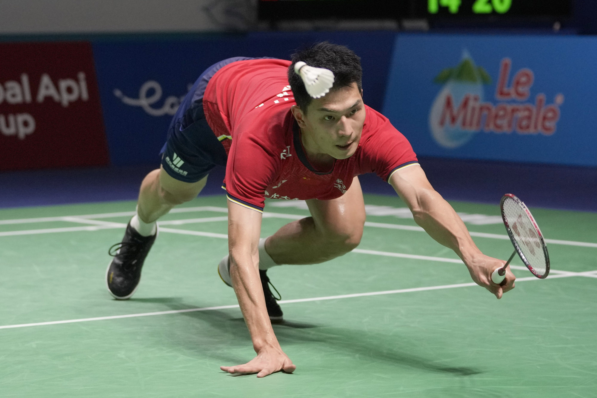 China’s Zhao Junpeng competes against Lee Cheuk Yiu. Photo: AP