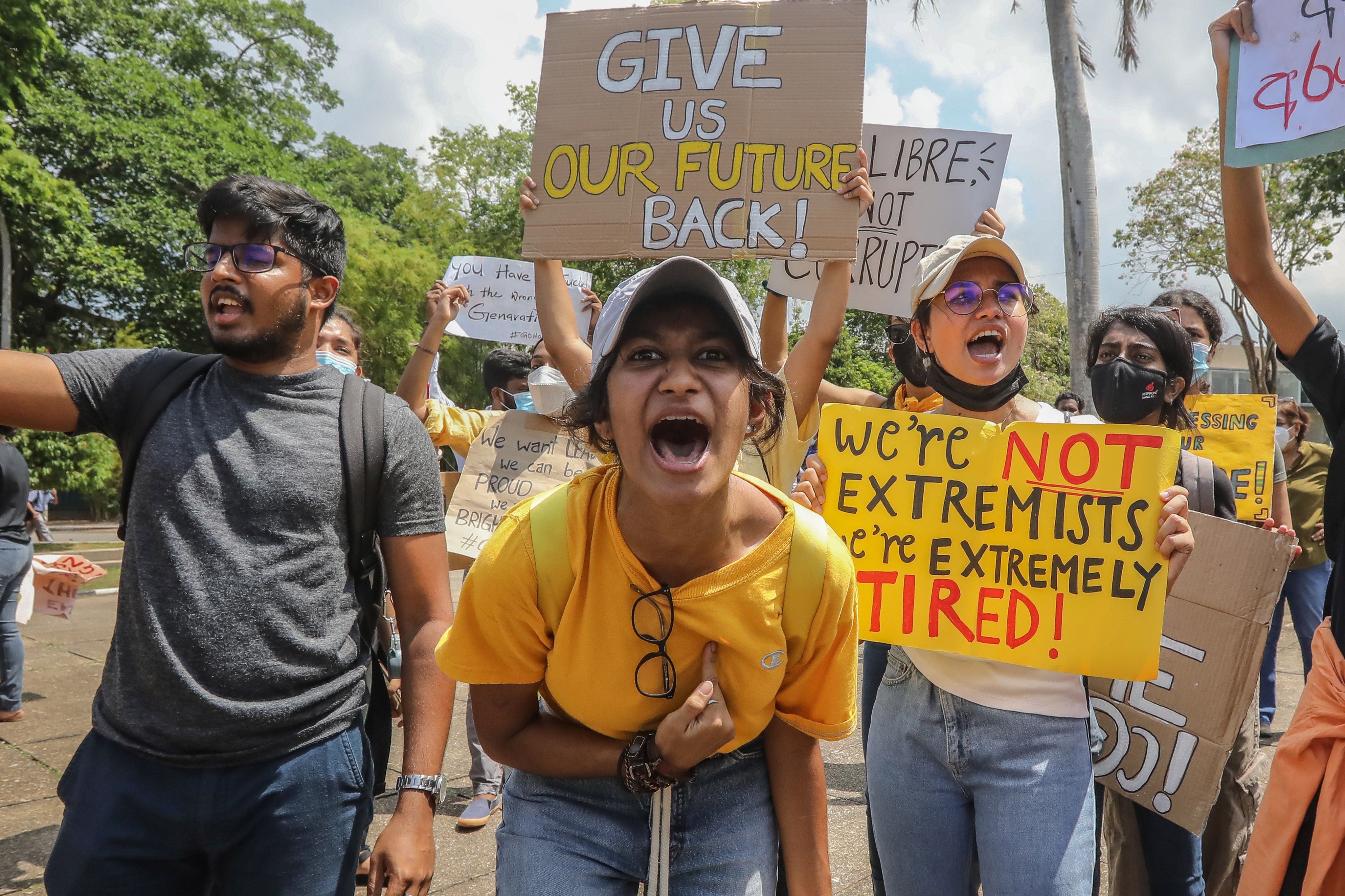 People protest against the government in Colombo on April 4, as Sri Lanka suffers its worst economic crisis in decades. Photo: EPA-EFE