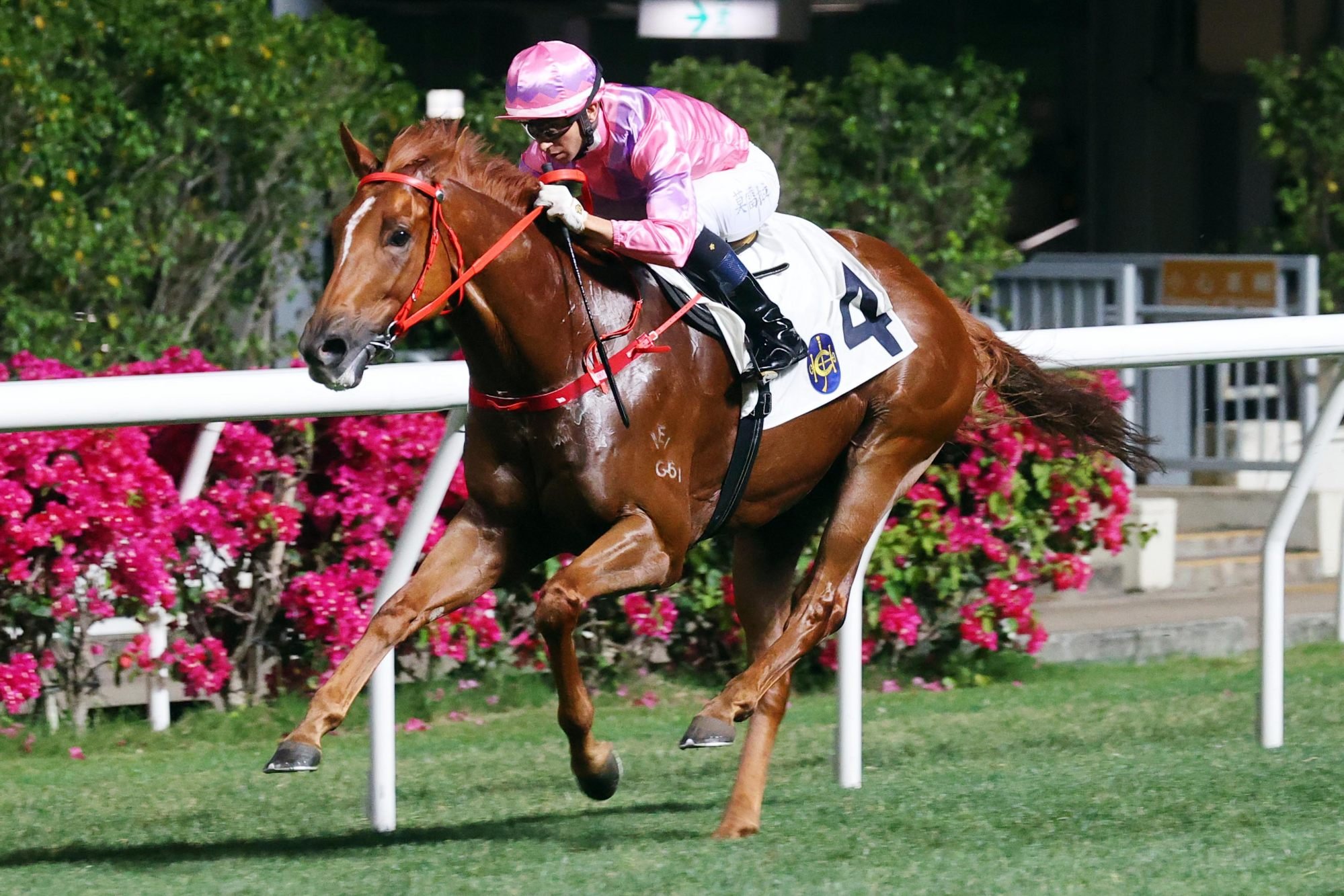 Joao Moreira salutes aboard Eason.