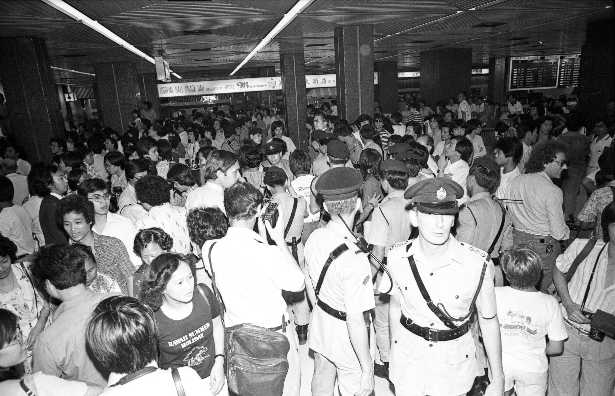 Relatives packed the arrival hall of Kai Tak to welcome the return of the Hong Kong seamen from the Falkland Islands. Photo: CY Yu