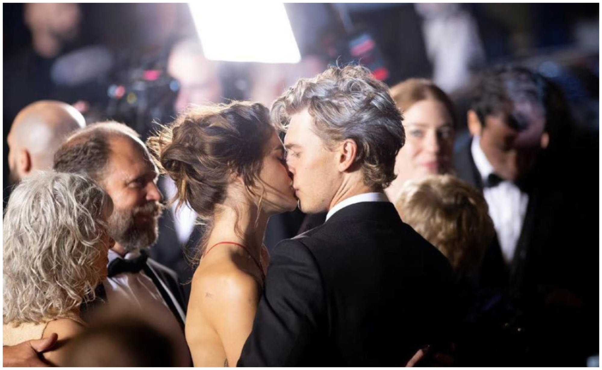 Kaia Gerber and Austin Butler smooch at the Cannes showing of his film, Elvis. Photo: @kaiagerber.style/Instagram