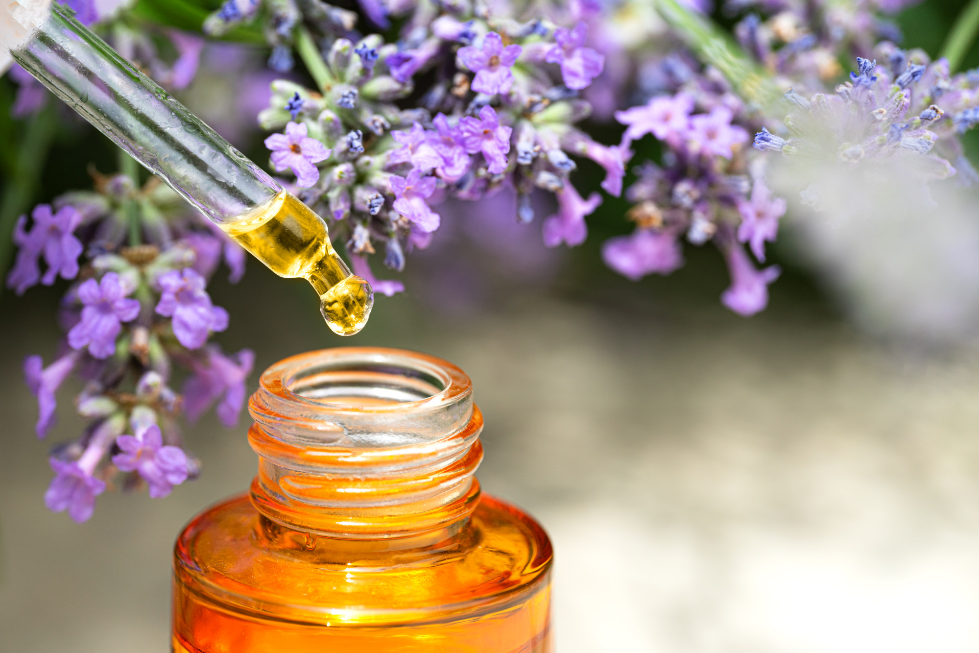 What are essential oils? Uses and side effects