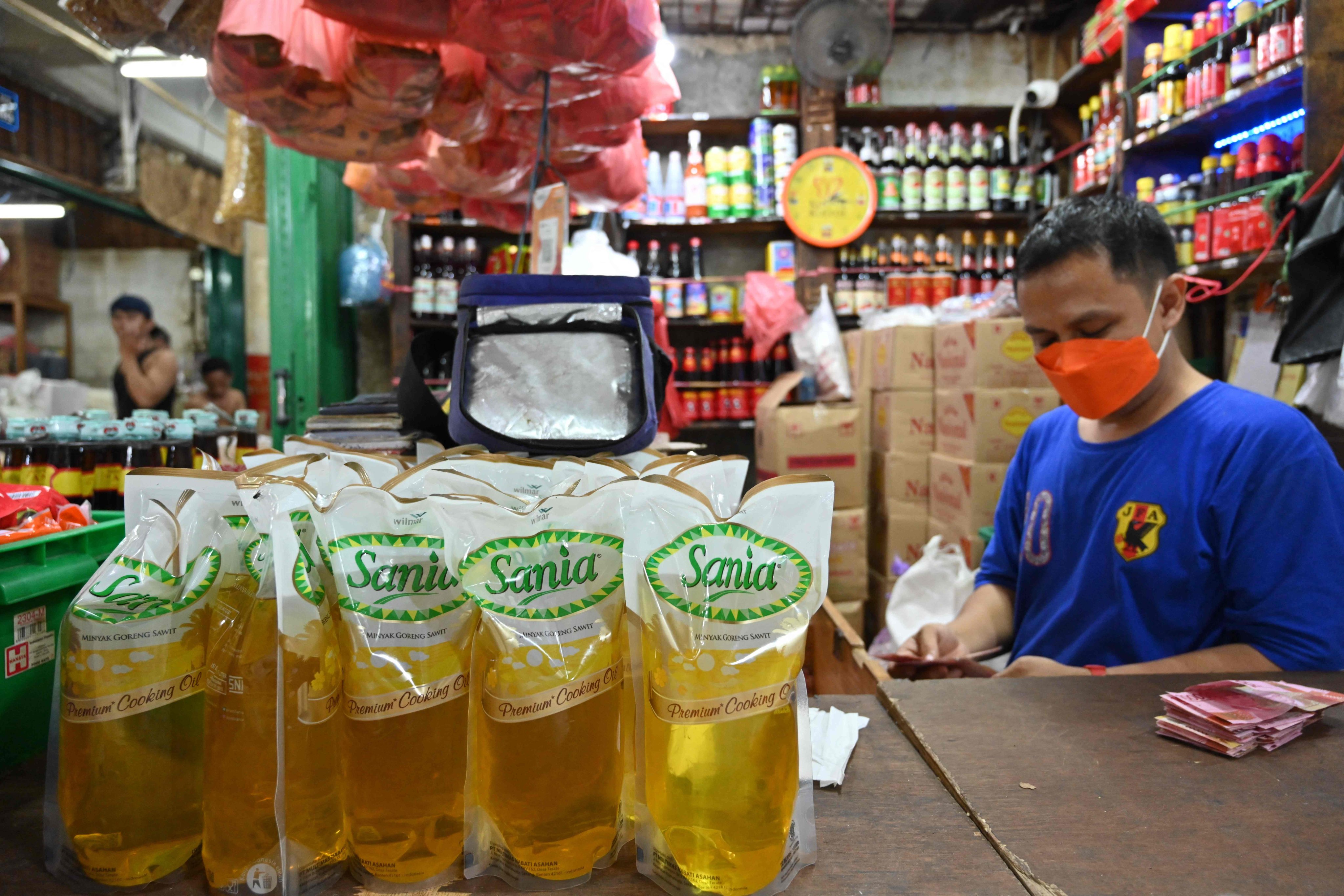 Packages of cooking oil are displayed at a shop in Jakarta. Photo: AFP 
