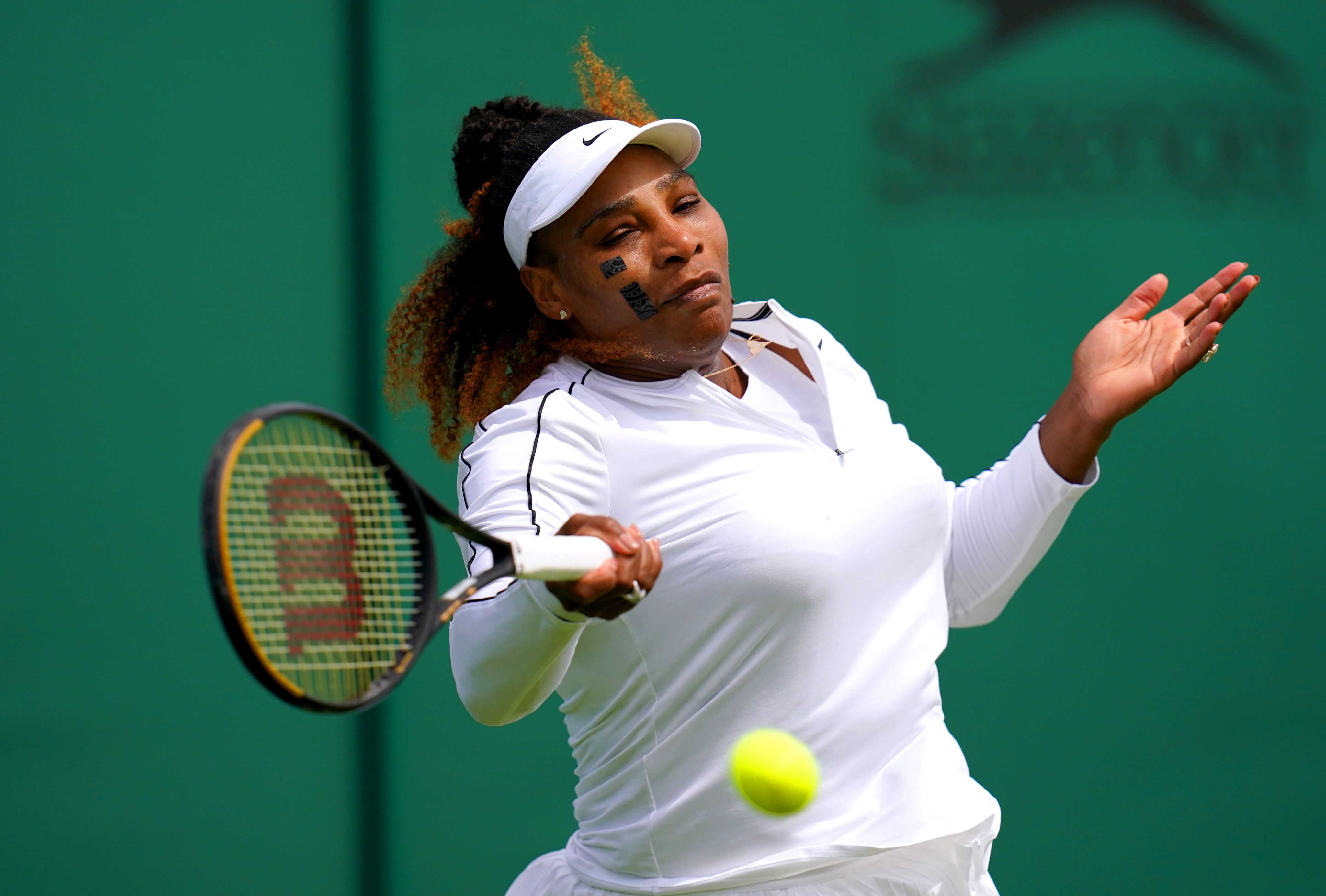 US tennis star Serena Williams plays a forehand during a practice session. Photo: dpa