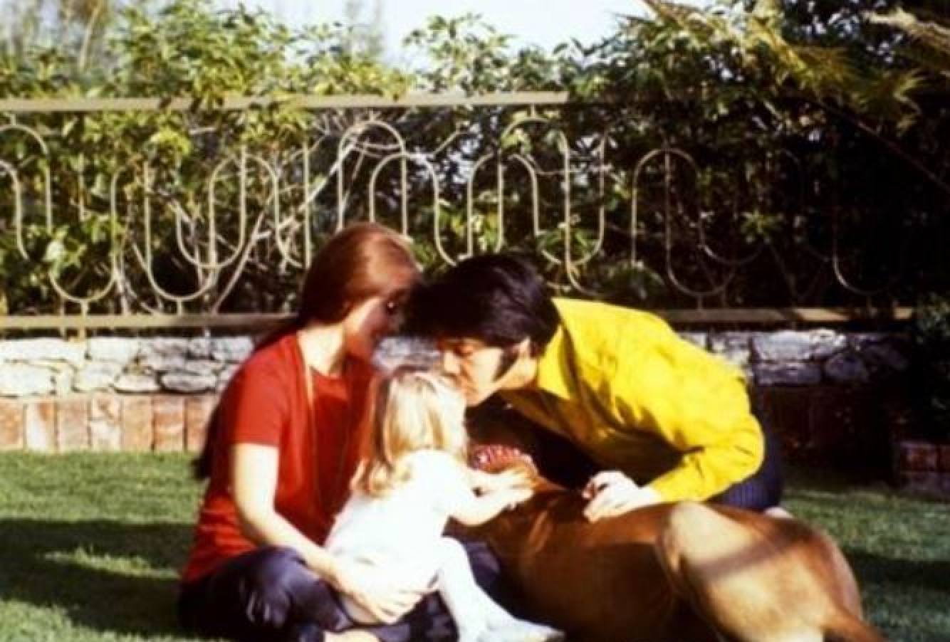 Happier times: Elvis, Priscilla and Lisa Marie Presley relaxing at Graceland. Photo: @ElvisRocks4Ever/Twitter