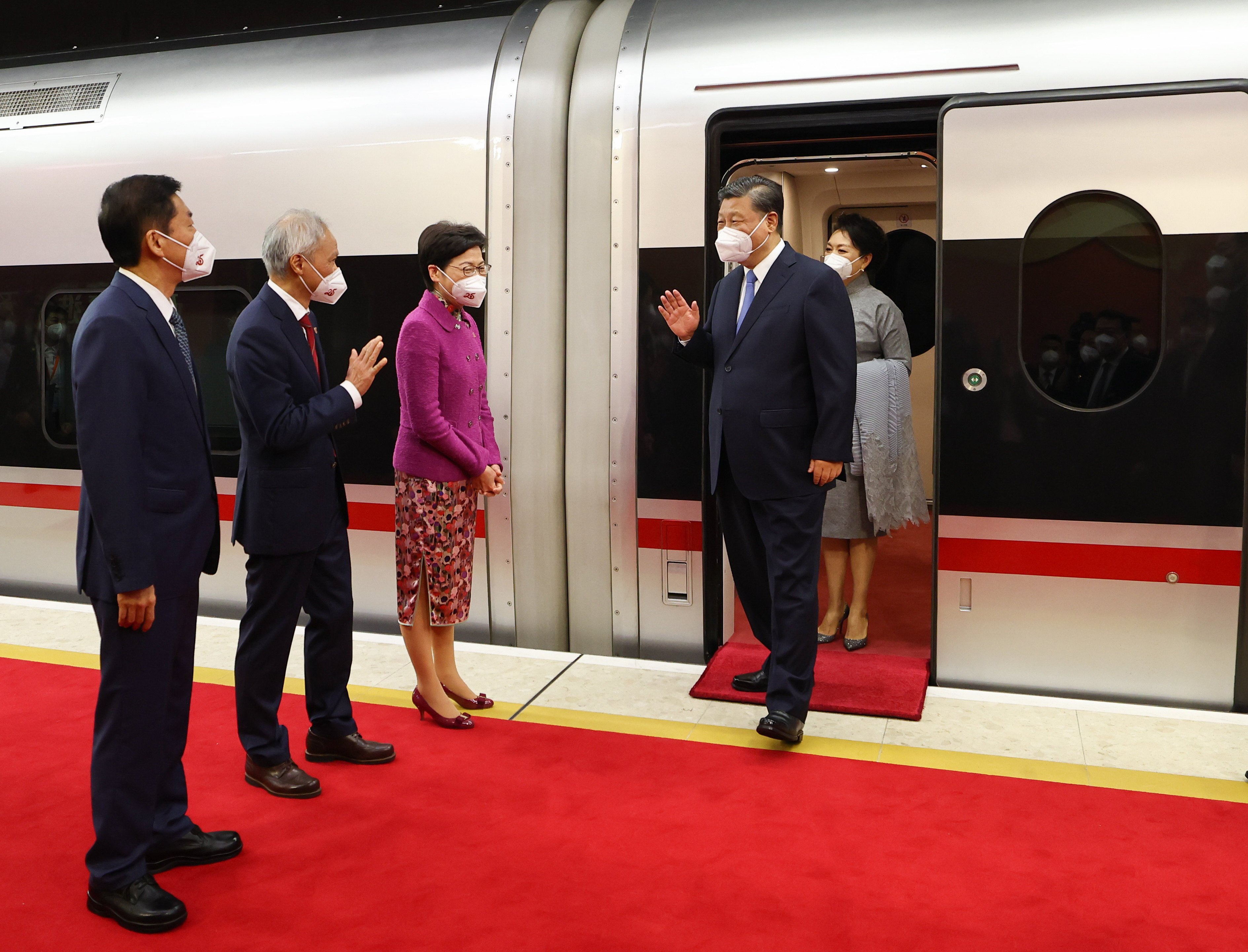 Hong Kong rolls out the red carpet to welcome Chinese President Xi Jinping and his wife Peng Liyuan. Photo: Xinhua