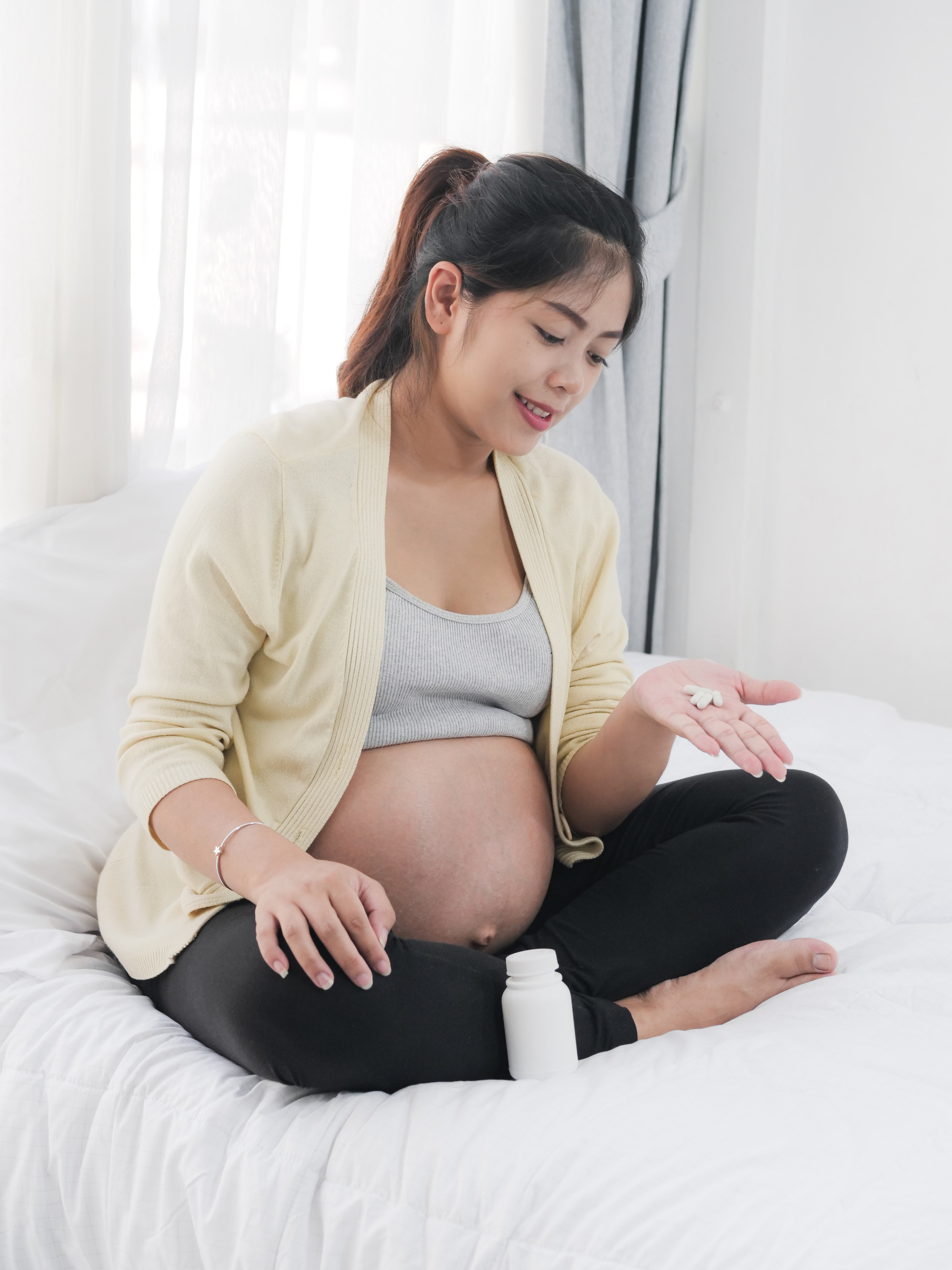 Phụ nữ mang thai có thể chỉ bổ sung axit folic hoặc ăn các sản phẩm ngũ cốc tăng cường axit folic hơn là vitamin trước khi sinh.  Ảnh: Shutterstock