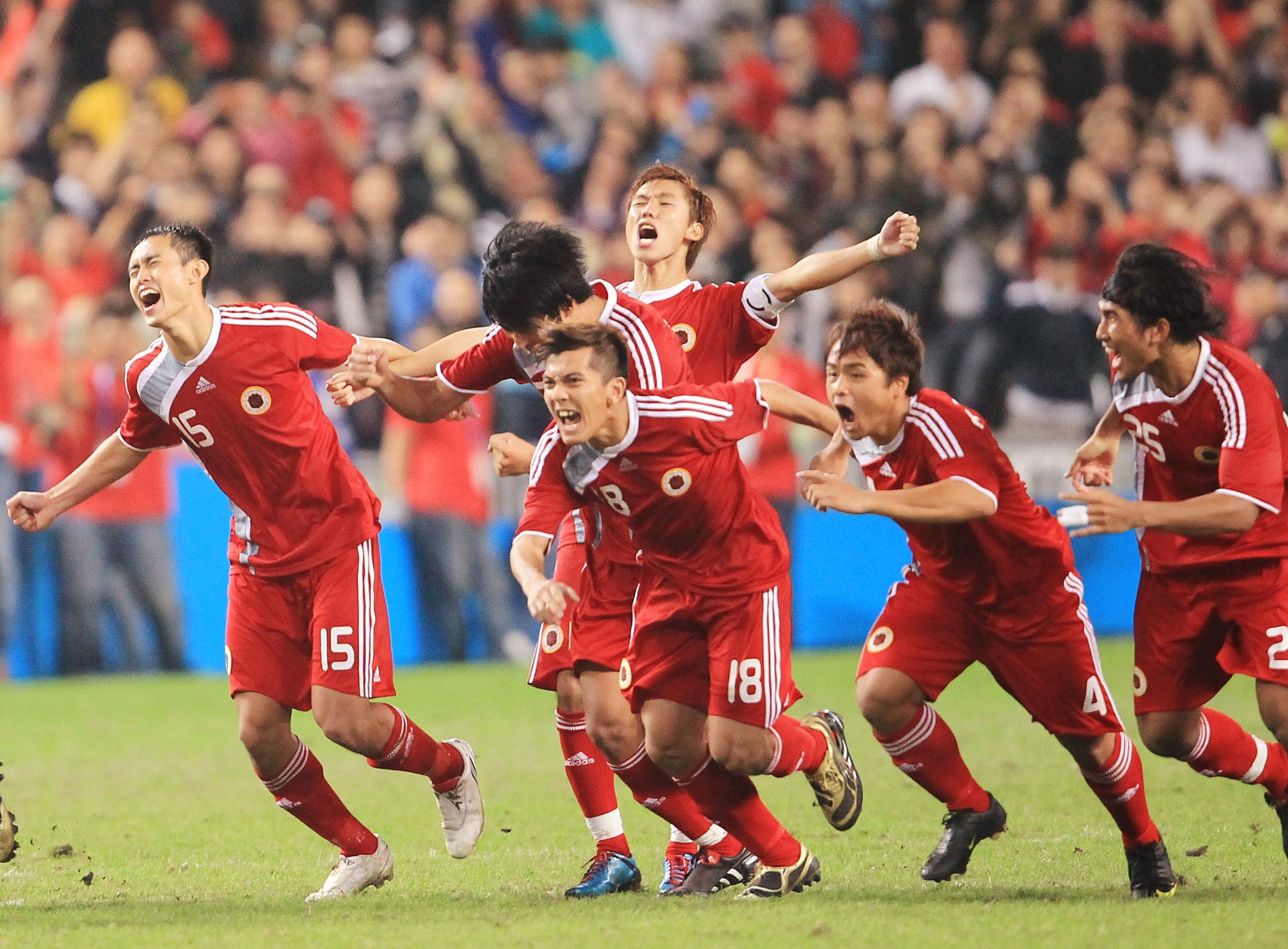 Chan Wai-ho, Kwok Kin-pong, Au Yeung Yiu-chung, Yuen Kin-man and So Wai-chuen celebrate their 4-2 penalty shoot-out win in 2009. Photo: K.Y. Cheng