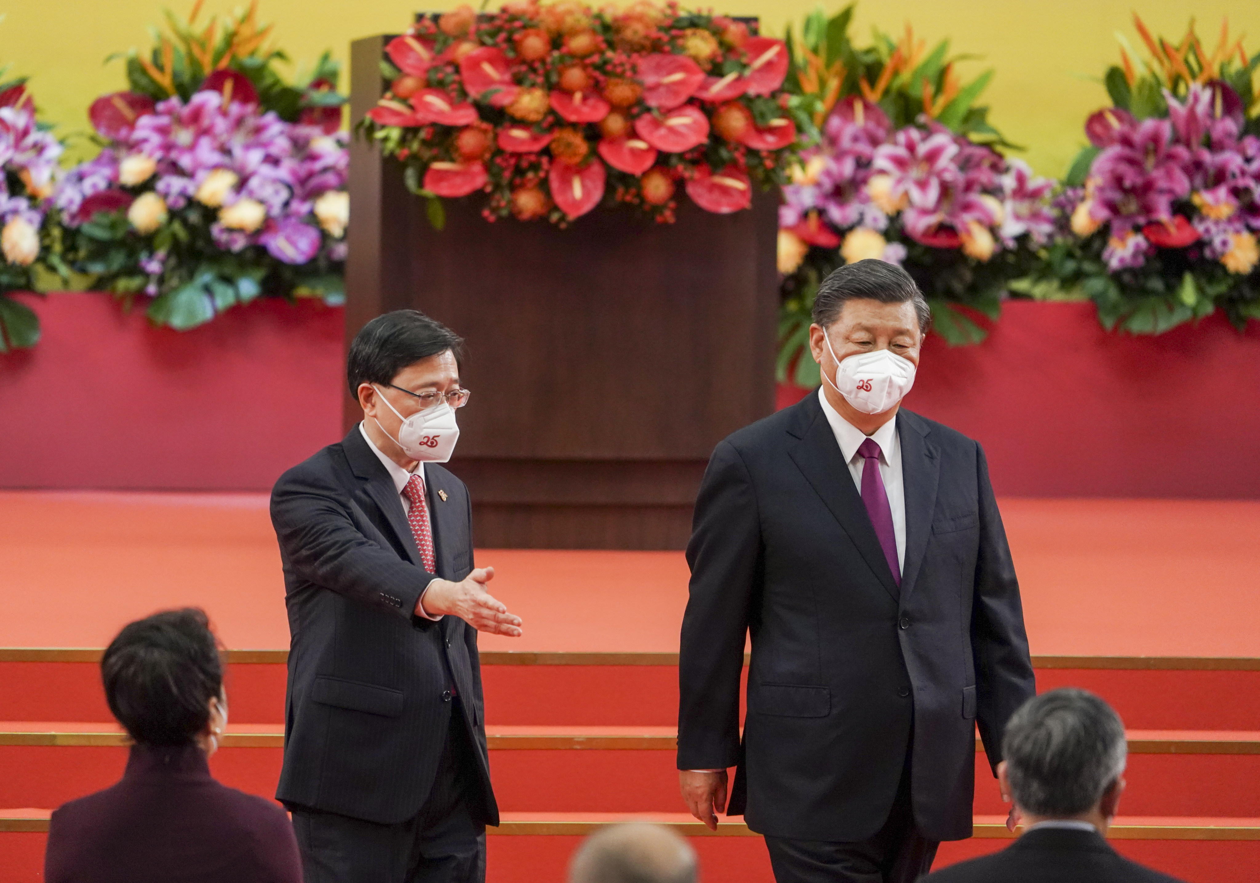 New city leader John Lee (left) with President Xi Jinping on July 1 at the swearing-in of Lee’s team. Photo: Felix Wong 

