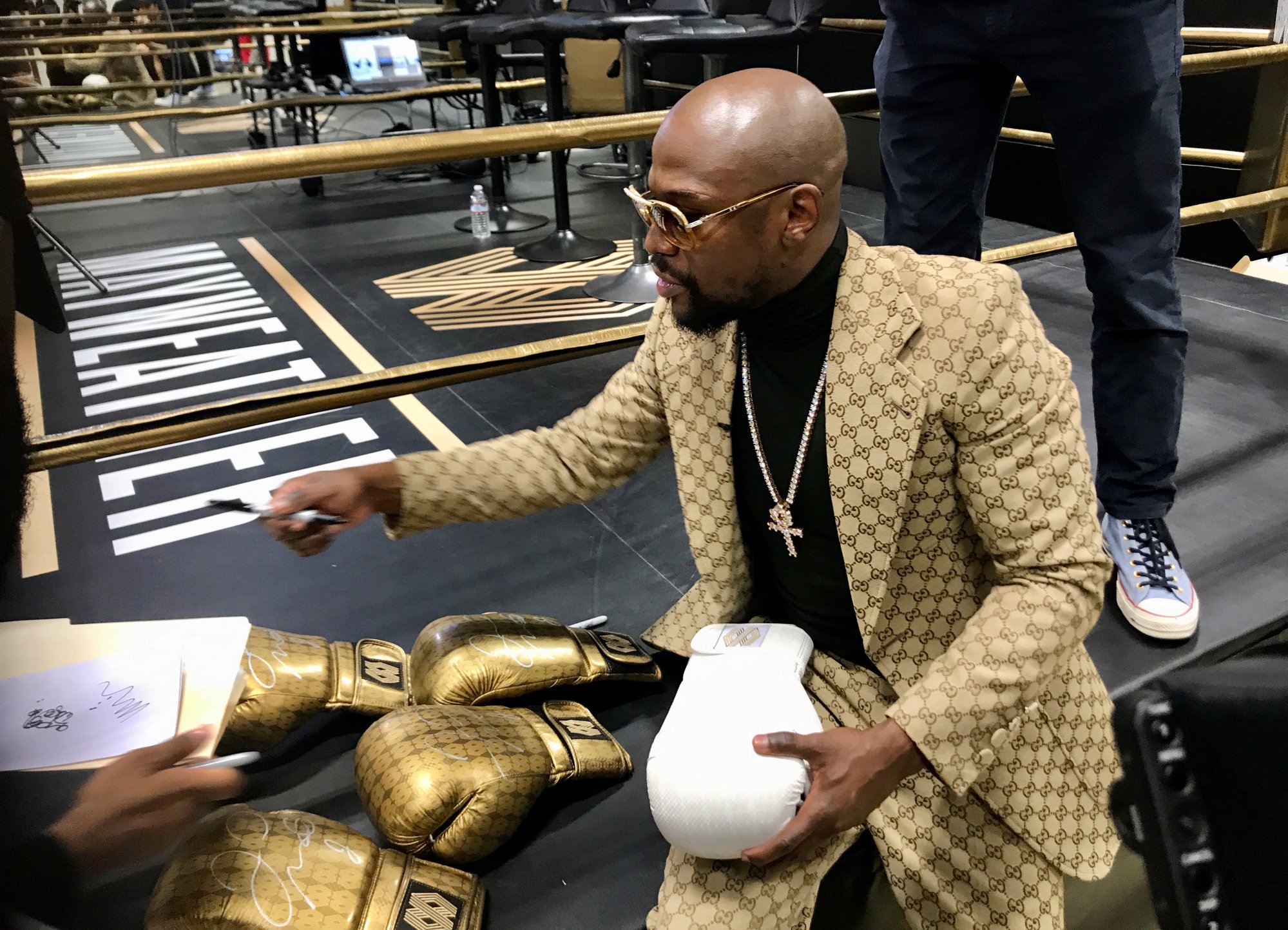 Floyd Mayweather lost £8,500 bet on the Super Bowl - but he's still worth  £375million - Daily Star