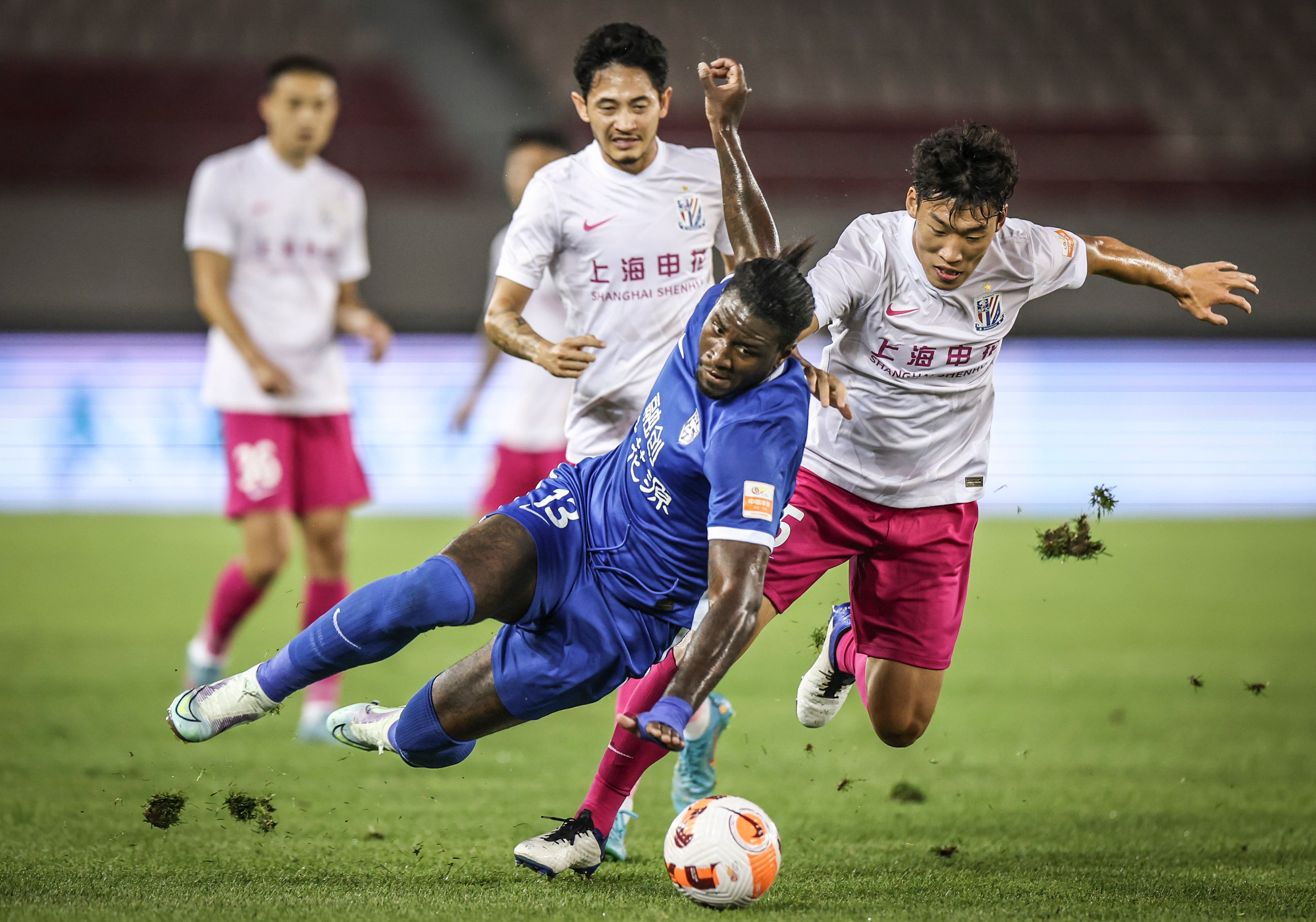 Чанчунь ятай шанхай шэньхуа. Shanghai Shenhua FC. Wuhan three Towns FC. Шанхай против Конгконг. Chinese Football win&lose.