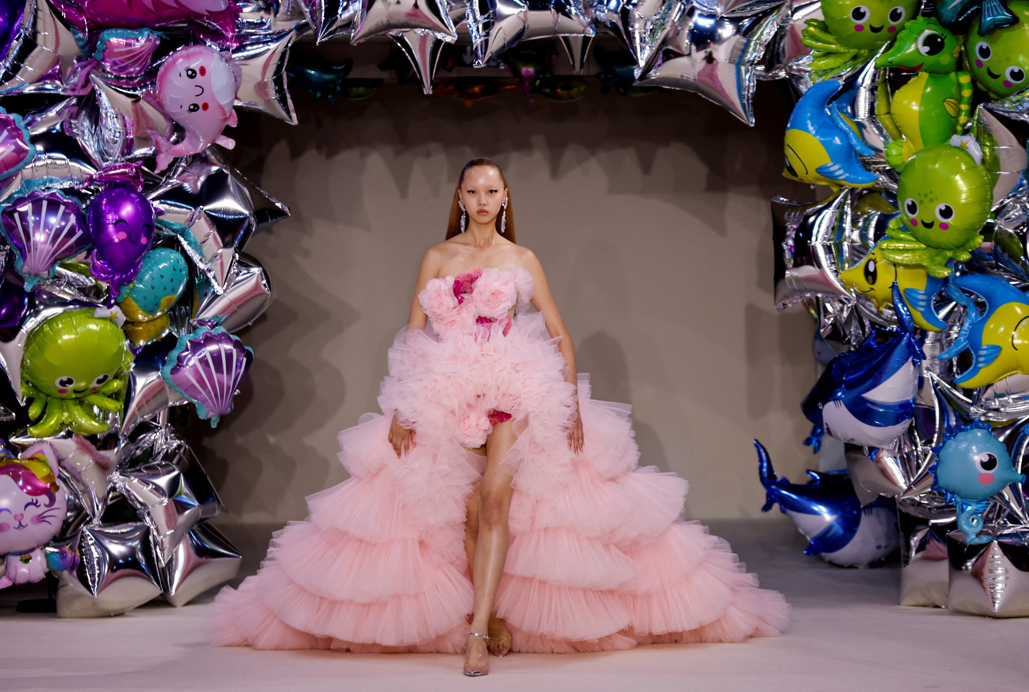A model presents a creation by designer Giambattista Valli as part of his haute couture autumn/winter 2022-2023 collection show and to celebrate his 10th year anniversary in haute couture, in Paris, France, on July 4. Photo: Reuters