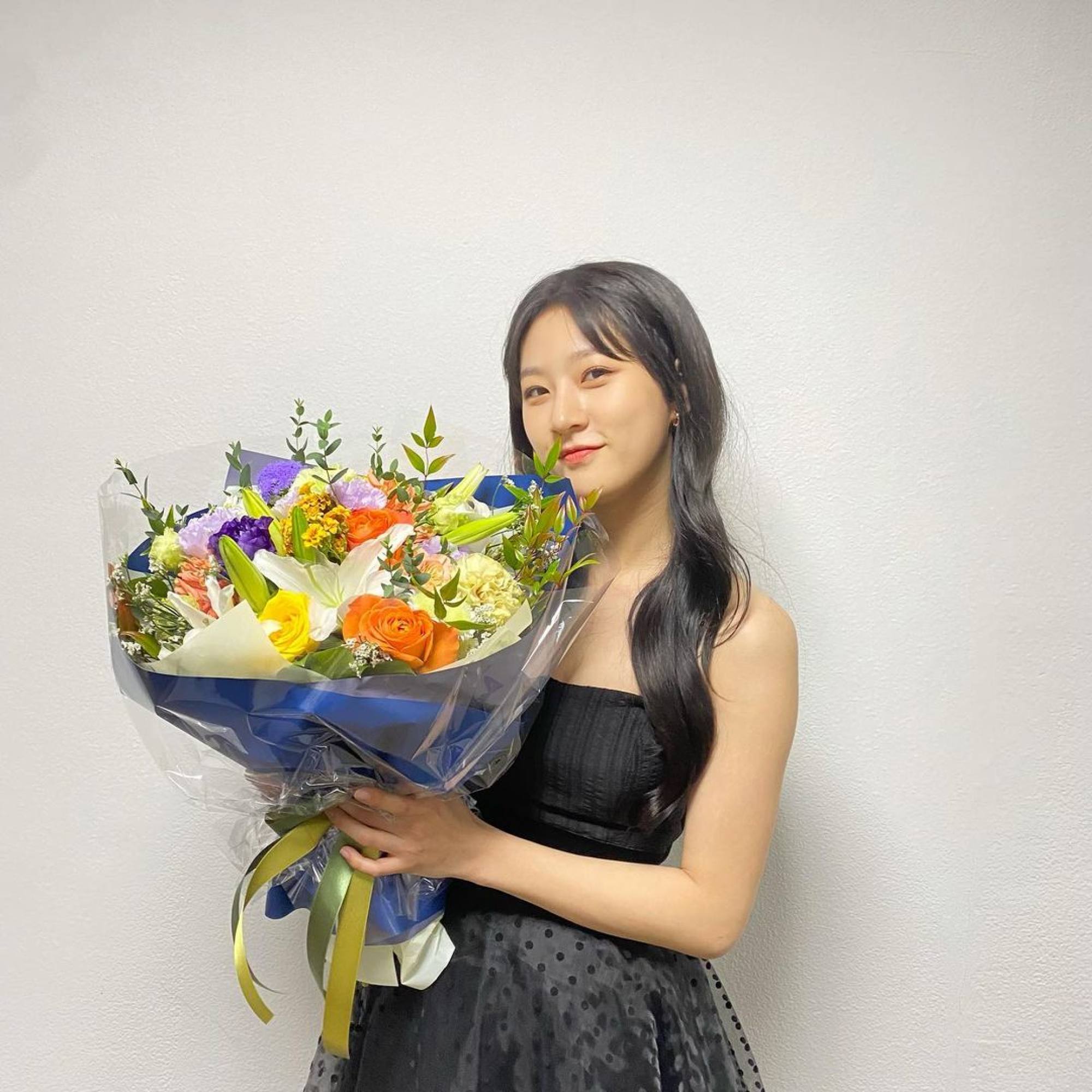 The actress was suspected of re-gifting presents from pans. Photo: @ron_sae/Instagram