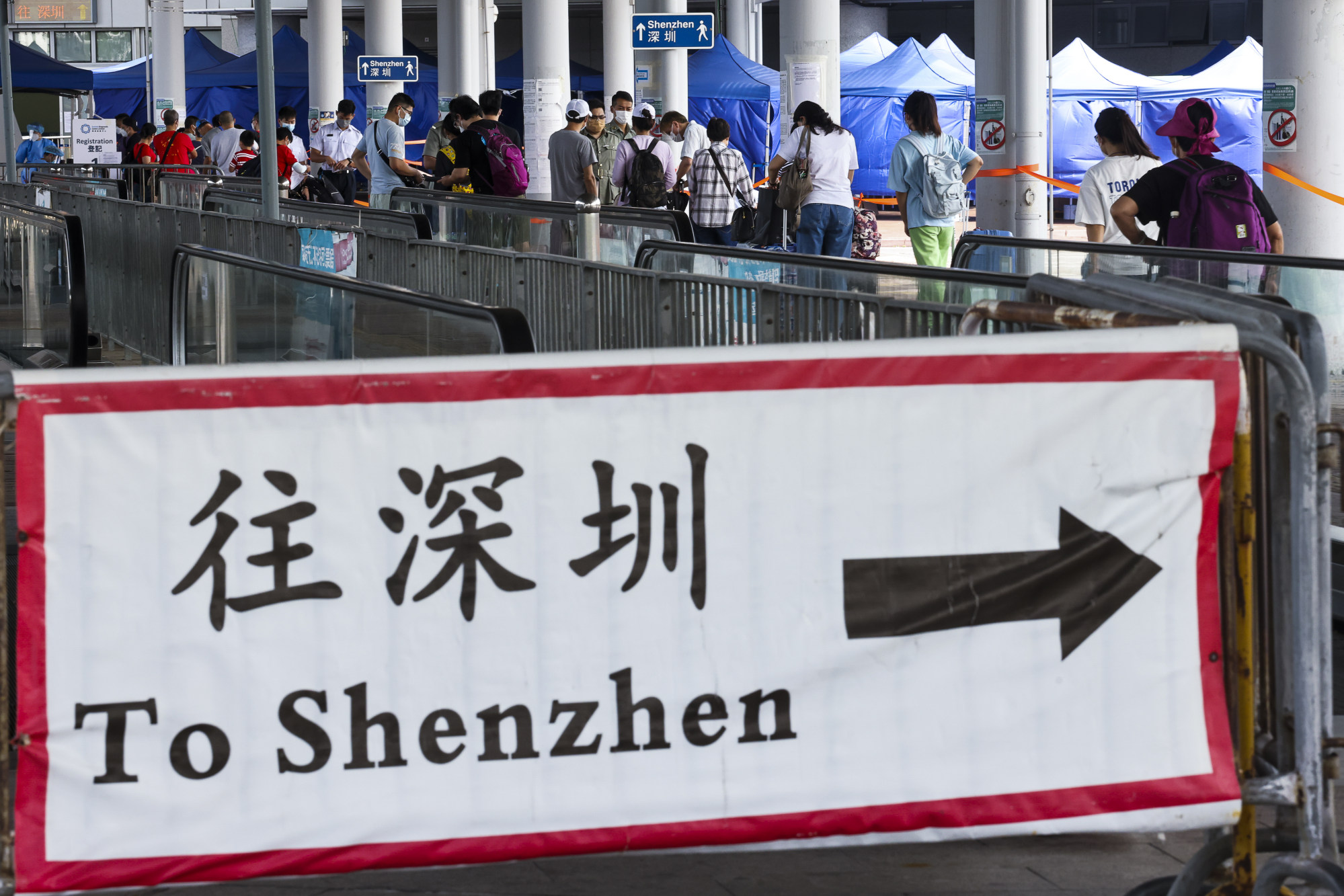 Travellers queue at Hong Kong’s Shenzhen bay border. Photo: K. Y. Cheng