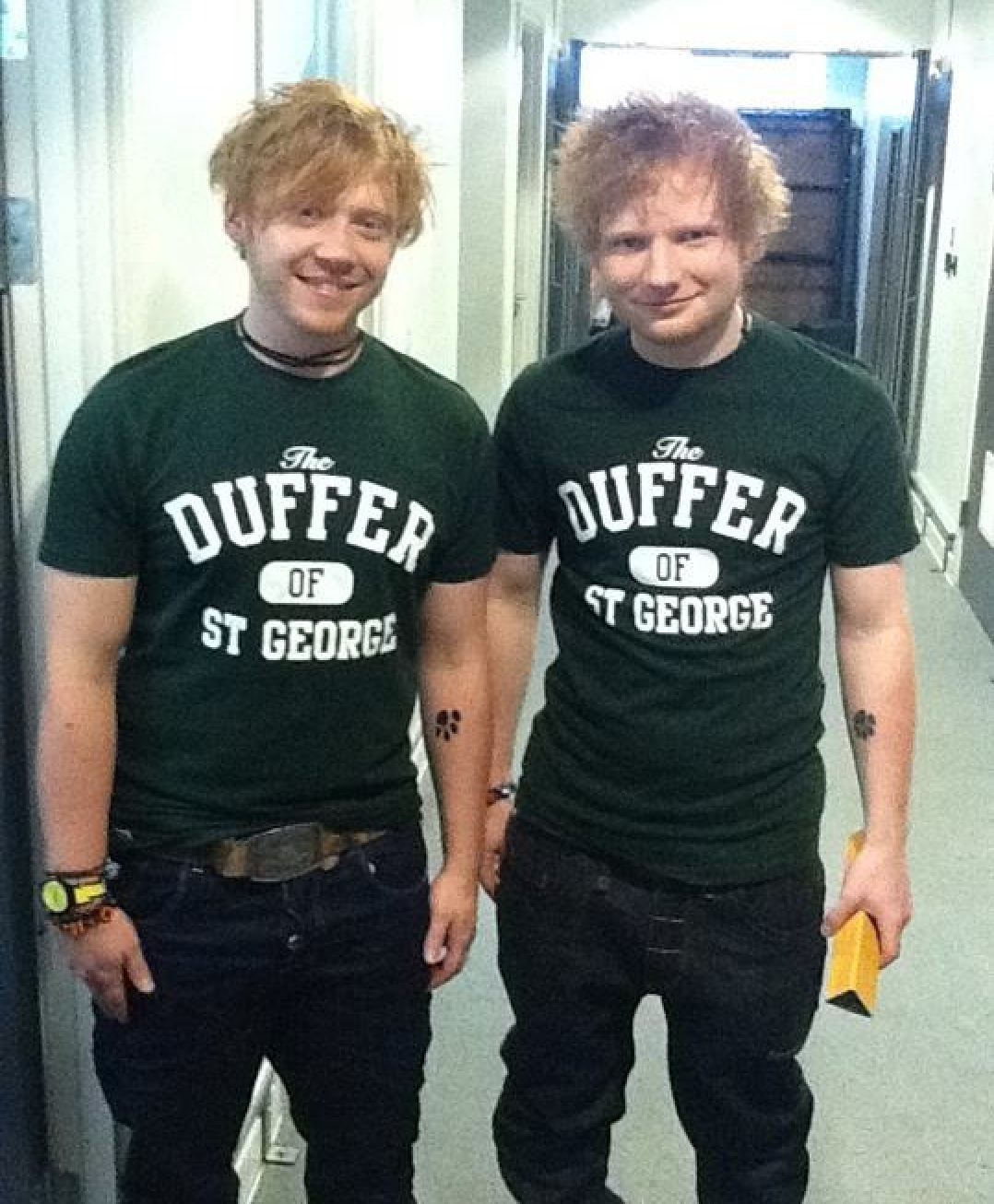 Rupert Grint wore matching shirts with Ed Sheeran during the shoot for a music video in 2011. Photo: @bandagecth/Twitter