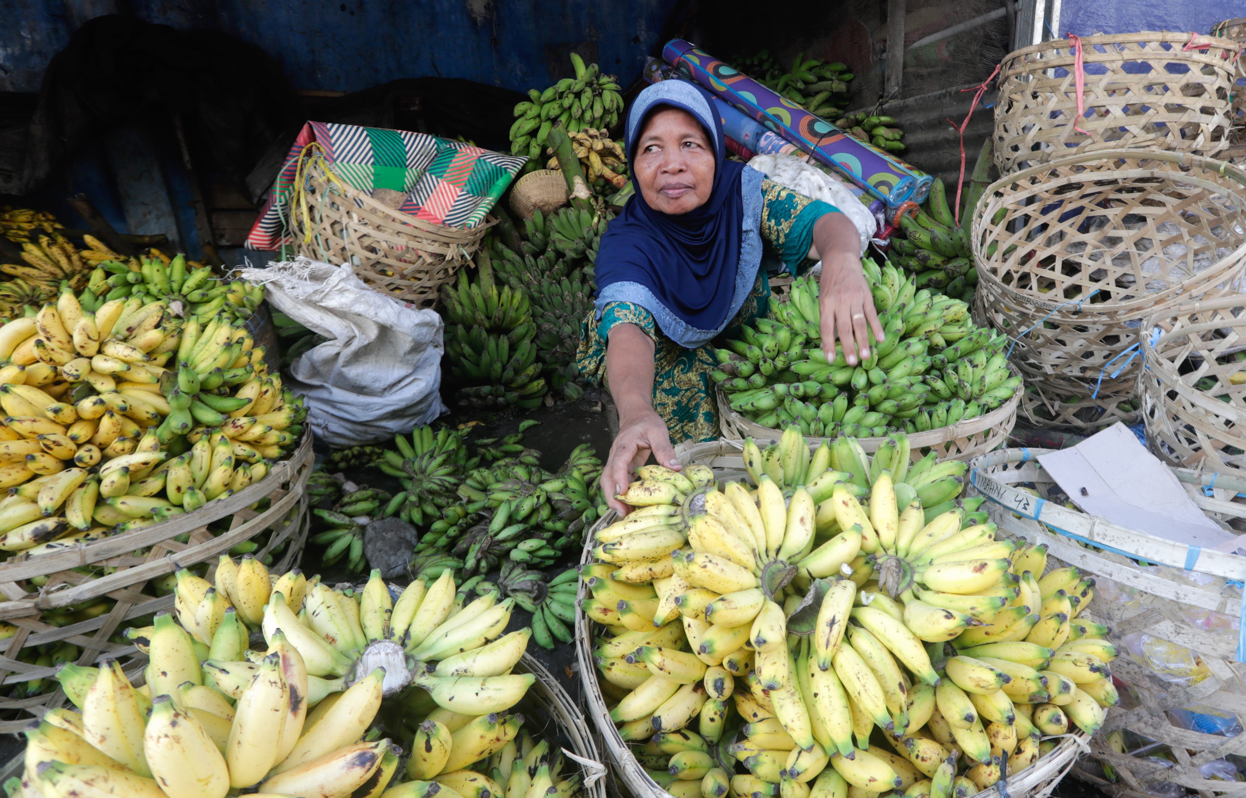 A fruit vendor in Depok, Indonesia. Photo: EPA-EFE