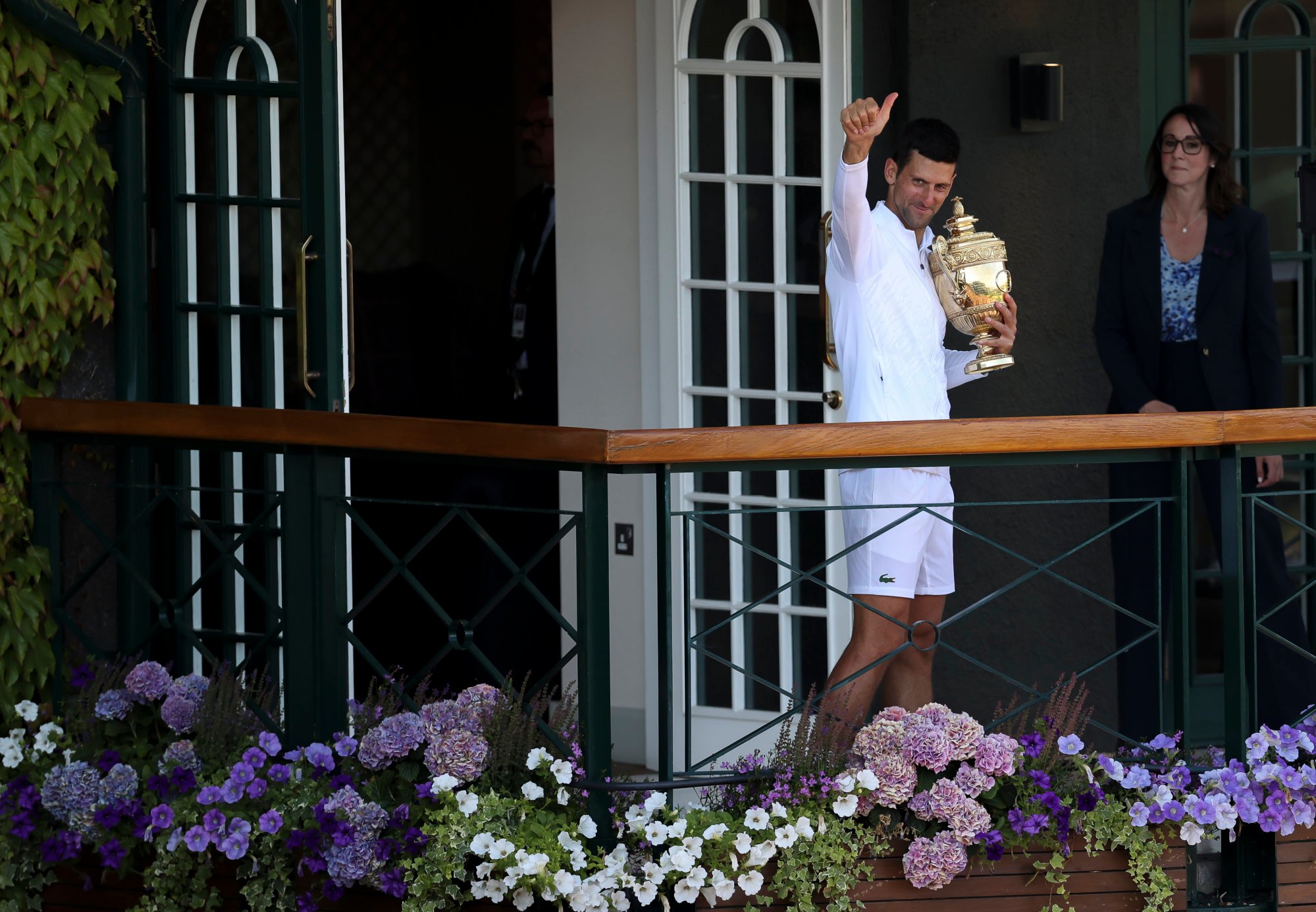Novak Djokovic celebrates with the trophy after winning the men’s singles at Wimbledon. Photo: Xinhua