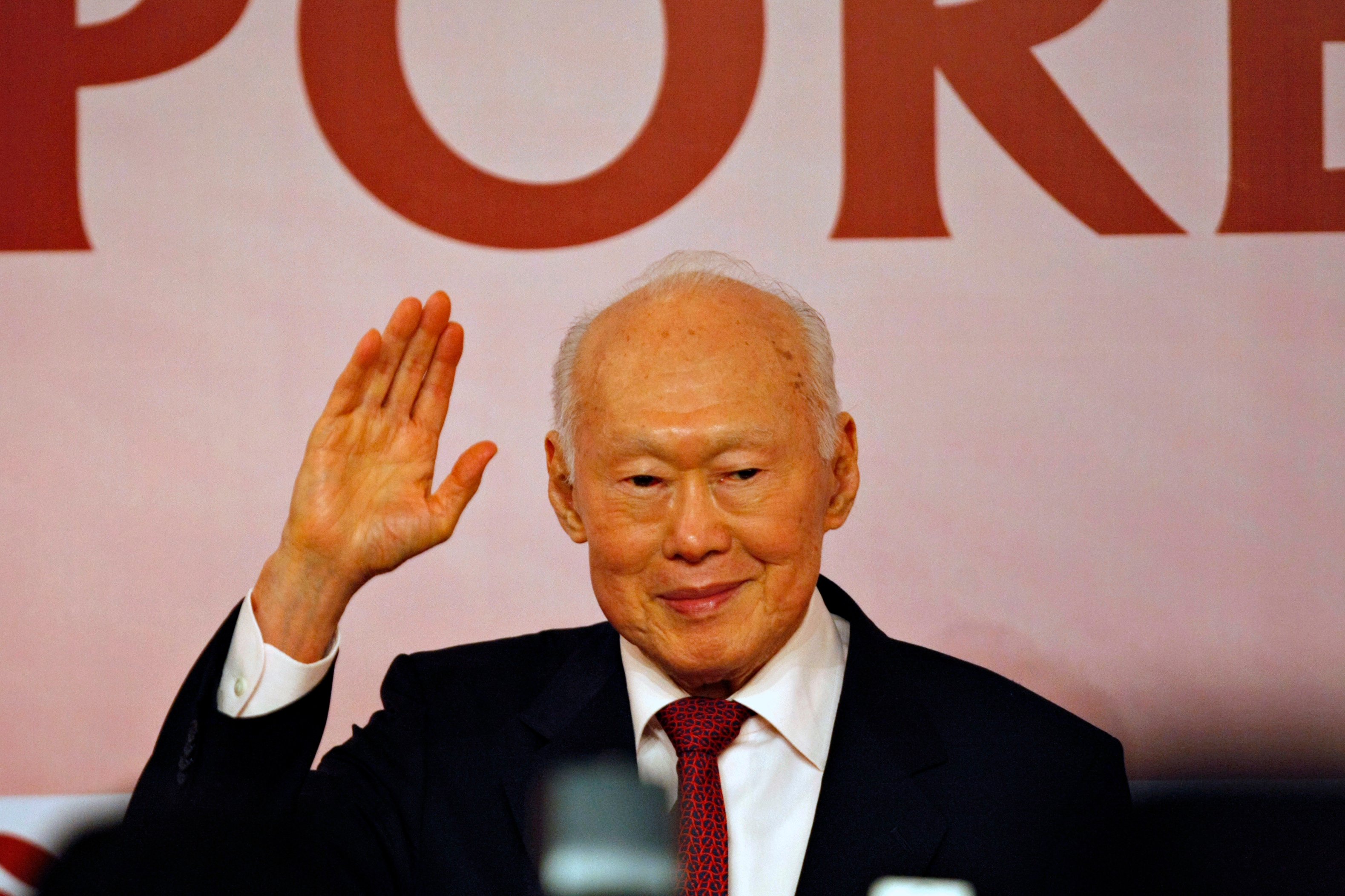 Lee Kuan Yew, then minister mentor of Singapore, waves as he arrives for a symposium in New Delhi on December 16, 2009. Photo: AFP 