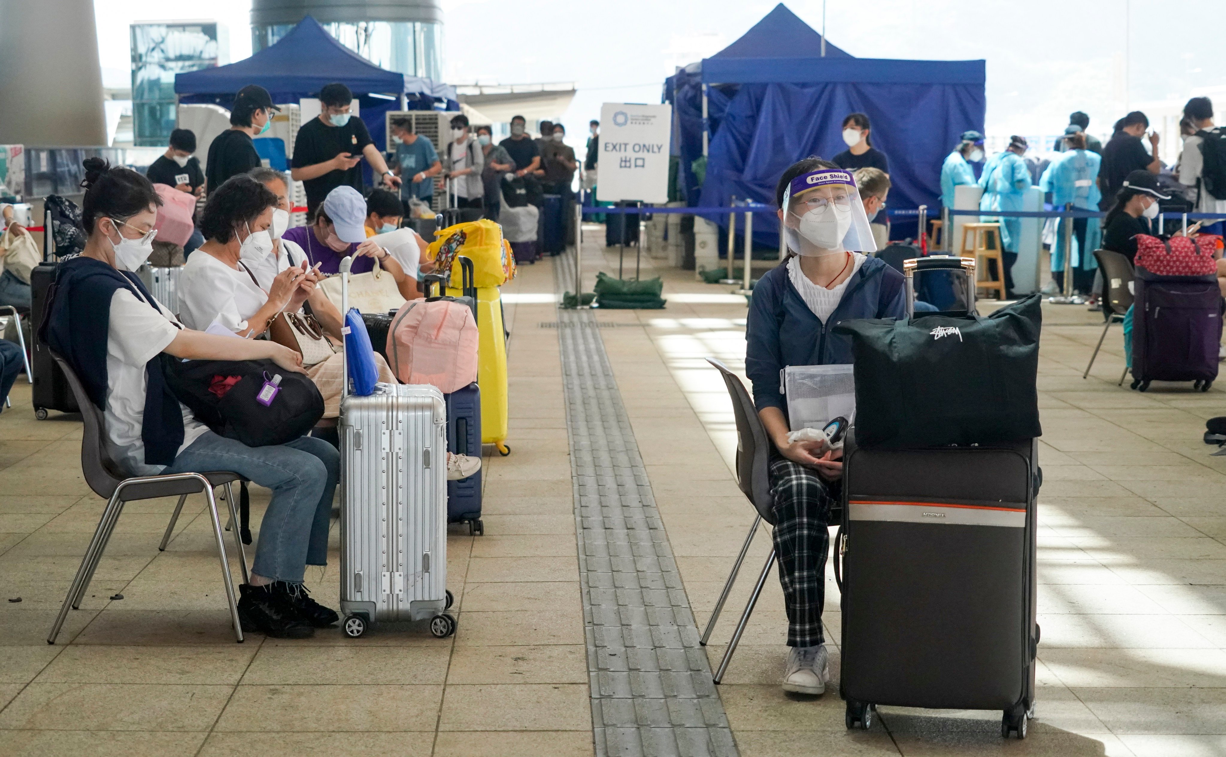 An outbound traveller wait for COVID-19 test at the Hong Kong-Zhuhai-Macao Bridge (Hong Kong Port).
23JUN22 SCMP / Felix Wong