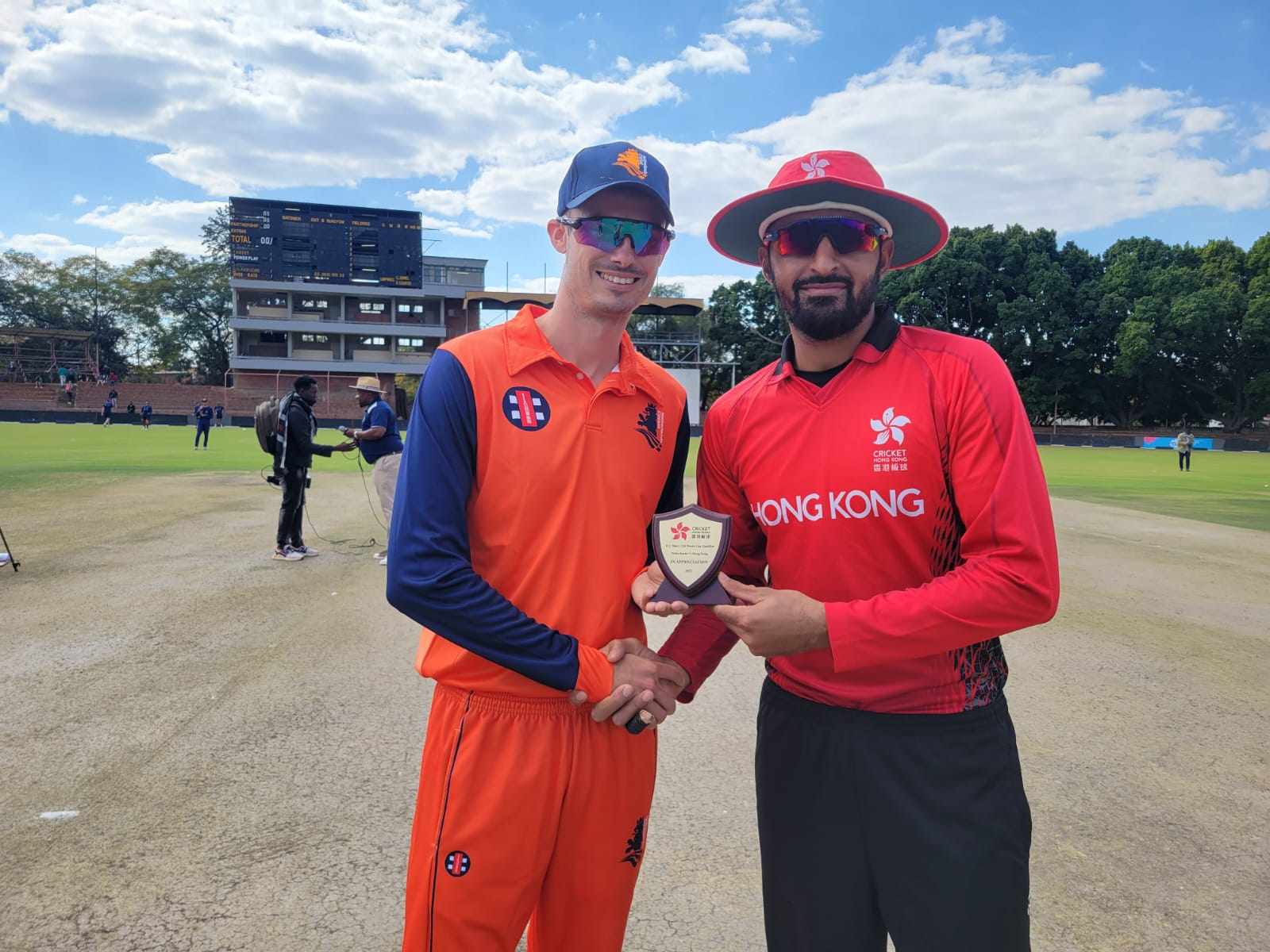 Netherlands captain Scott Edwards (left) and Hong Kong captain Nizakat Khan before their side’s ICC Men’s T20 World Cup Qualifier B match. Photo: Cricket Hong Kong