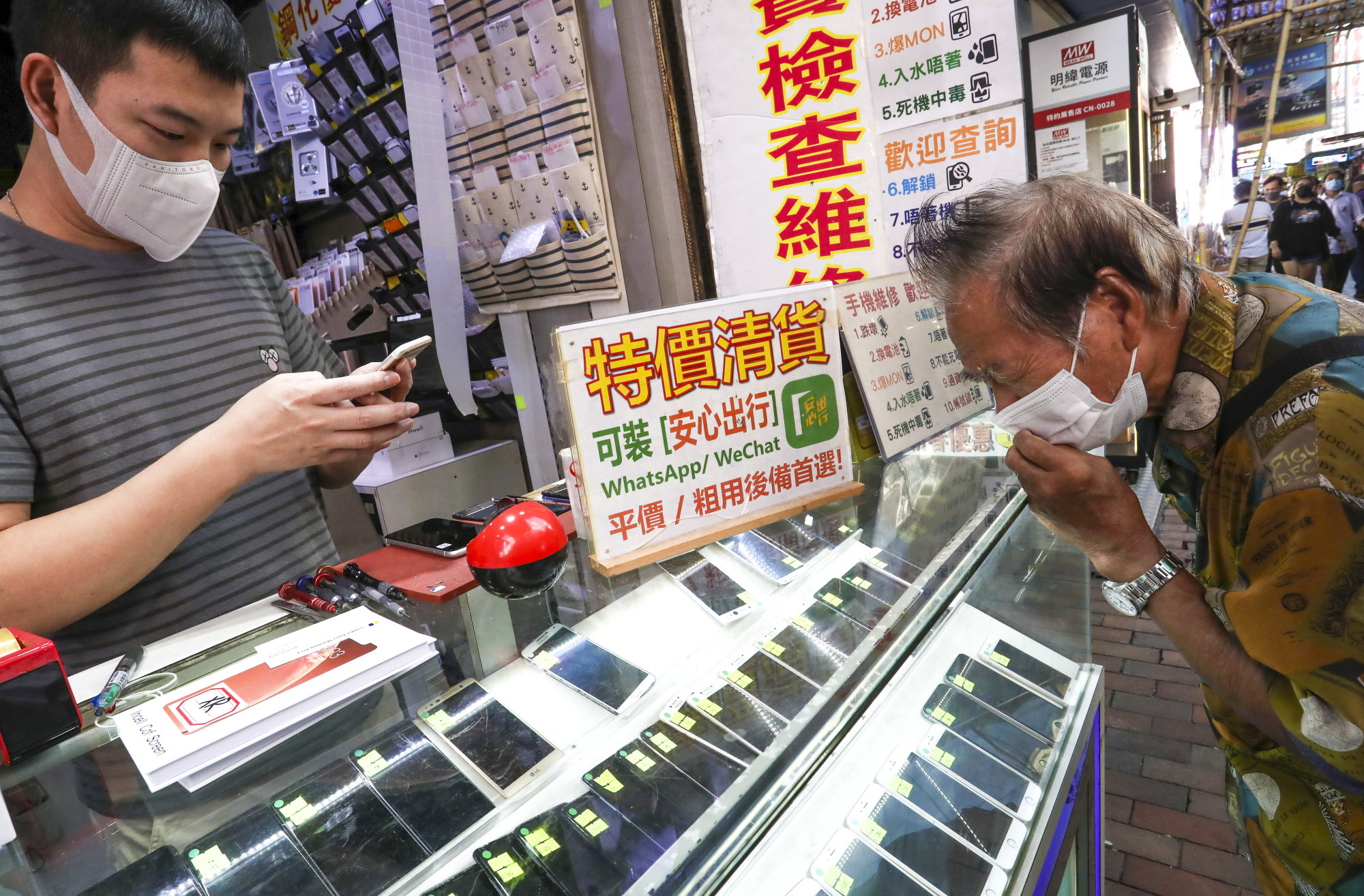 Many elderly residents bought smartphones after the launch of the “Leave Home Safe” app. Photo: Jonathan Wong