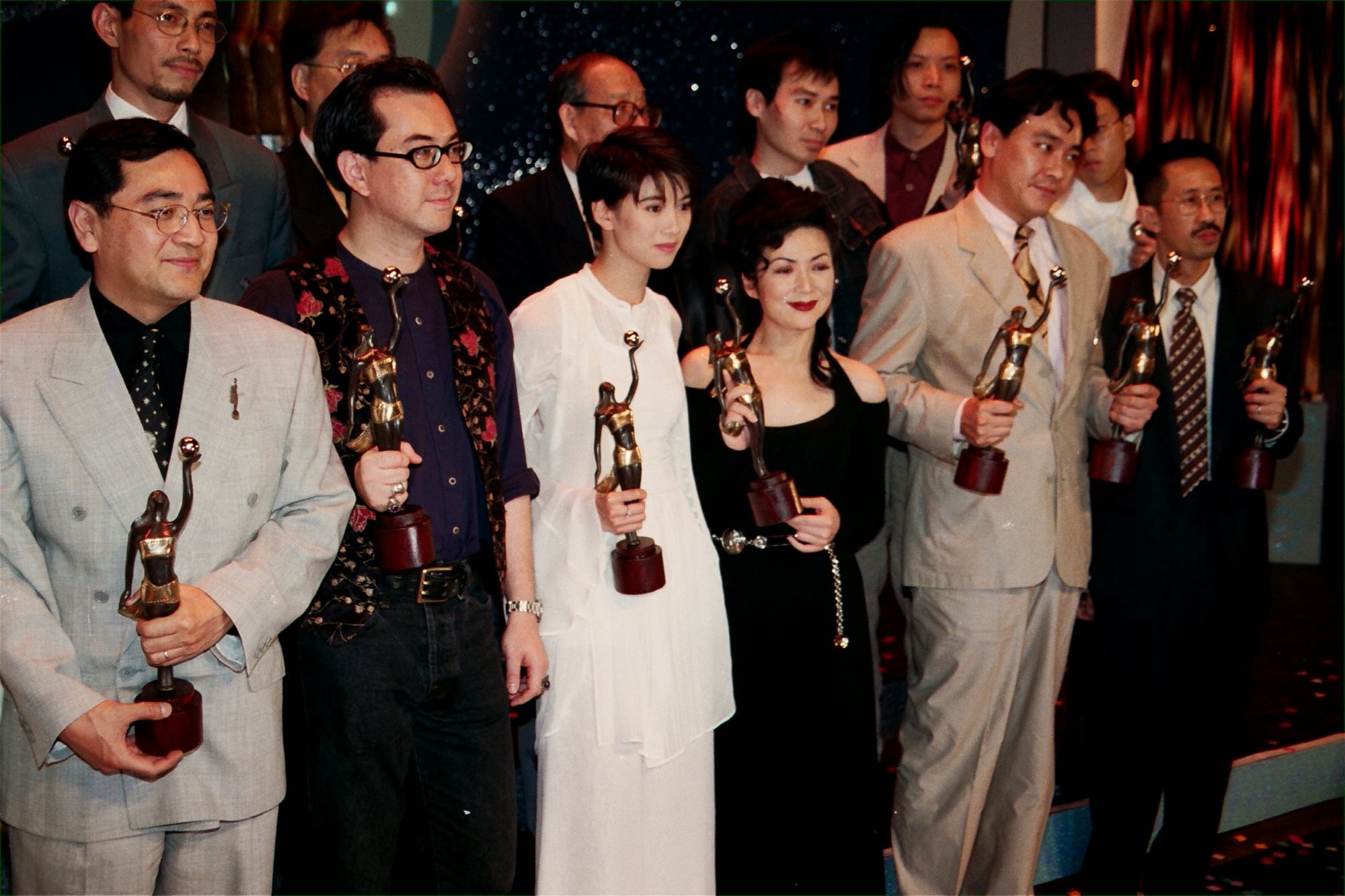 Winners at the 13th Hong Kong Film Awards pose for a group picture. From left in the first row are best supporting actor Paul Chun Pui, best actor Anthony Wong Chau-sang, best actress Anita Yuen Wing-yee, best supporting actress Fung Bo-bo and best director Derek Yee Tung-shing. With the exception of Wong, all the others worked on C’est La Vie, Mon Cheri. Photo: SCMP