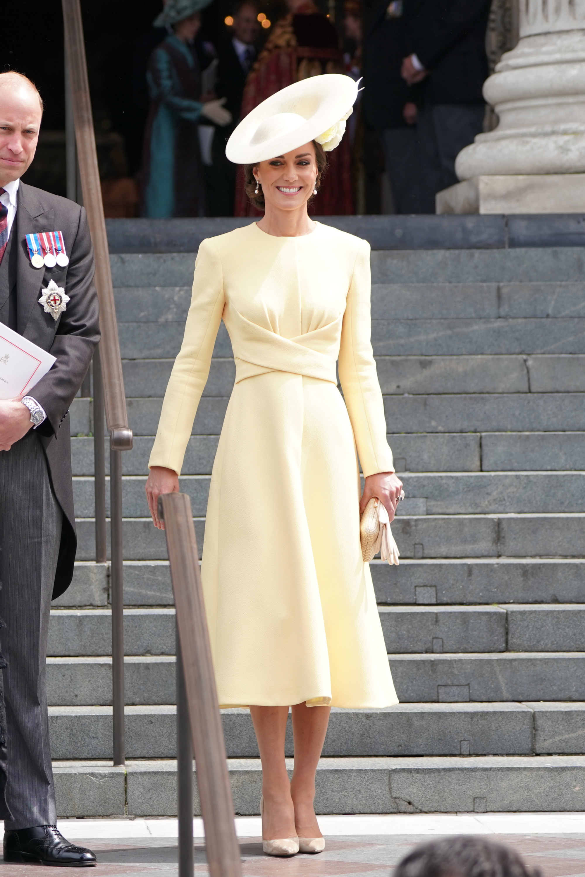 How to wear yellow like Blackpink’s Lisa, Kate Middleton, Anne Hathaway ...