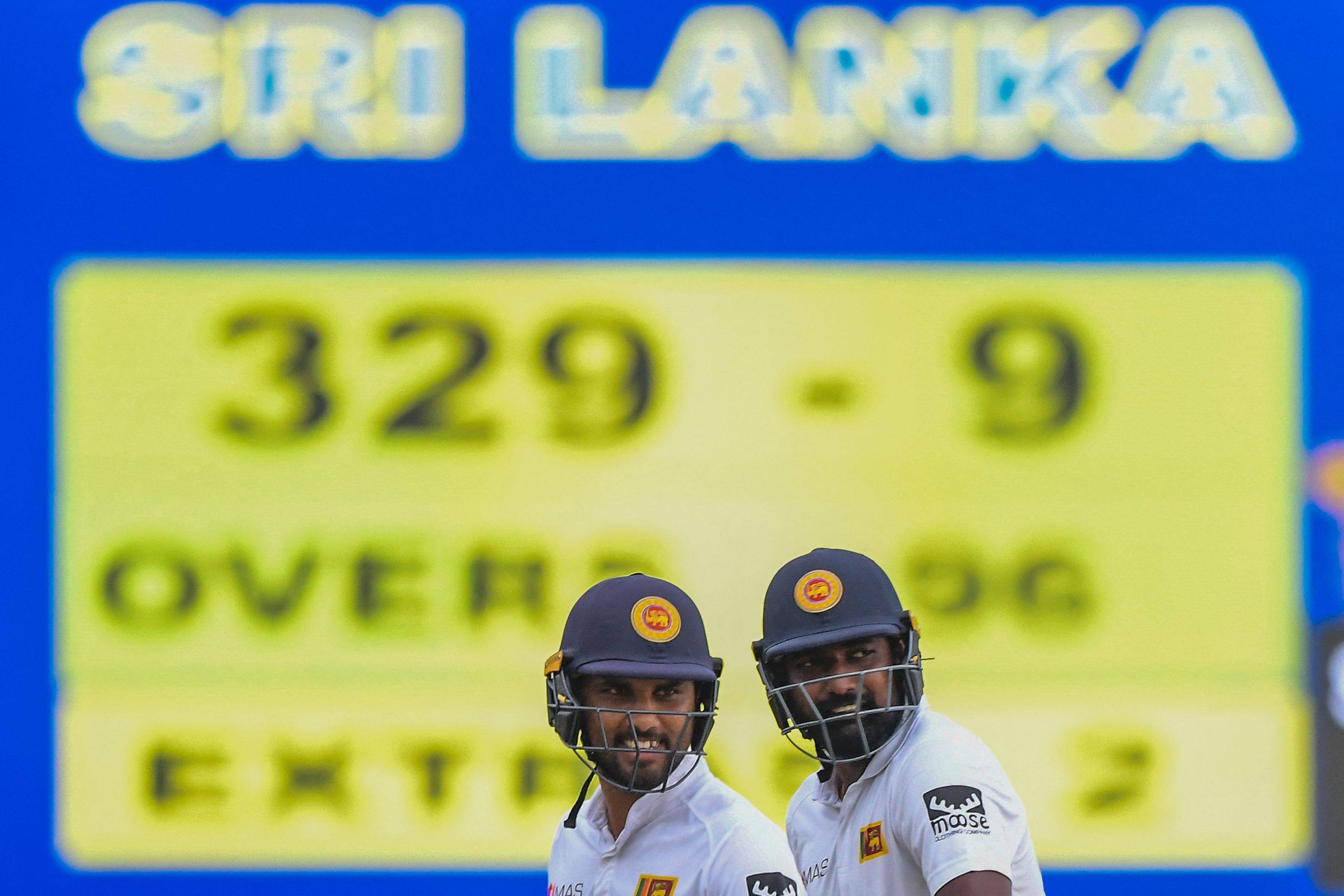 Sri Lanka’s Dinesh Chandimal (left) and and teammate Prabath Jayasuriya walk back to the pavilion at the end of the third day of the first Test against Pakistan in Galle. Photo: AFP