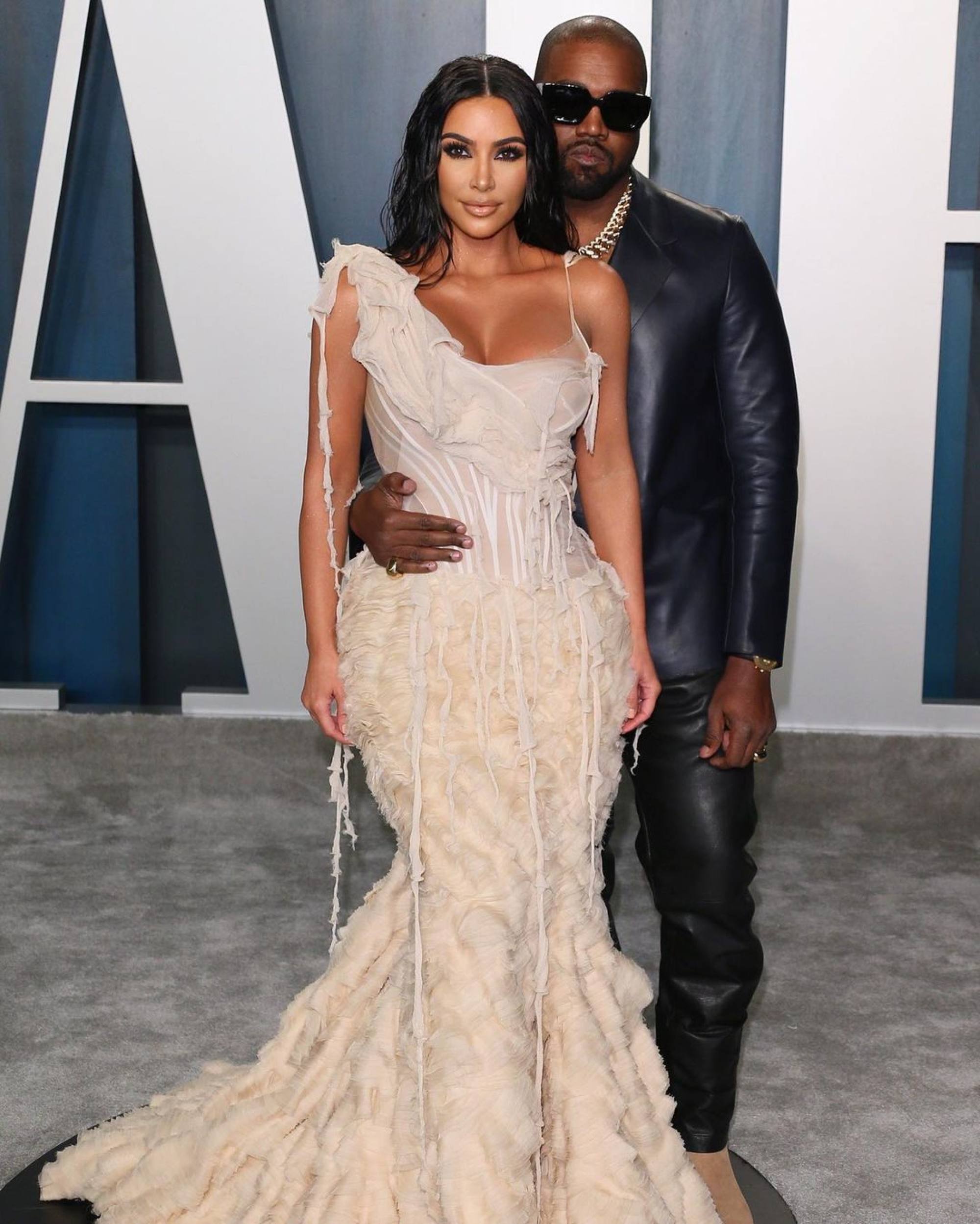 Kim Kardashian (left) and Kanye West at the 2021 Vanity Fair party. Photo: @kimkardashian/Instagram