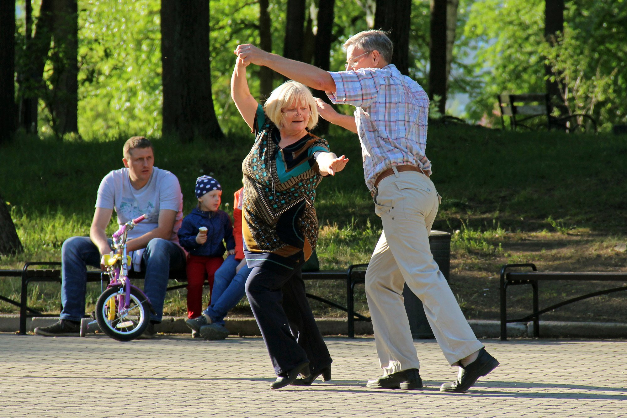 Exercising at the weekend will reduce risk of death as much as regularly exercising during the week. Photo: Shutterstock