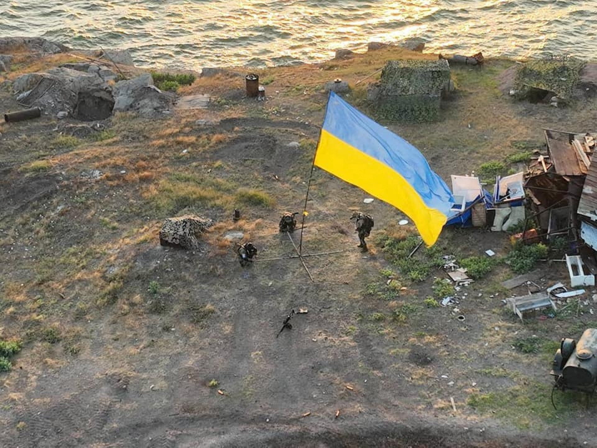 Russian Flag Raised Over Crimea Navy Headquarters