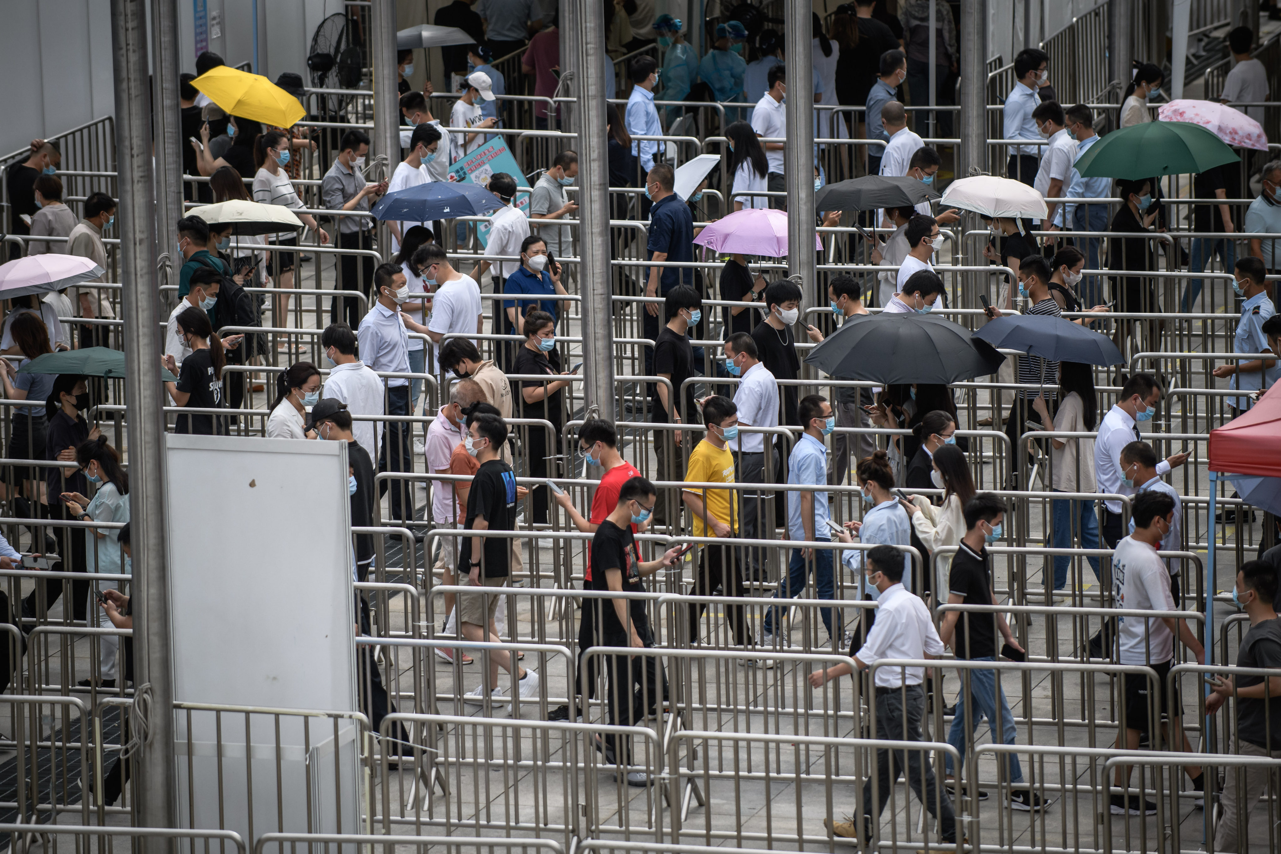 People queue for nucleic acid testing at a temporary Covid-19 testing site in Shenzhen. Photo: Anadolu Agency via Getty Images